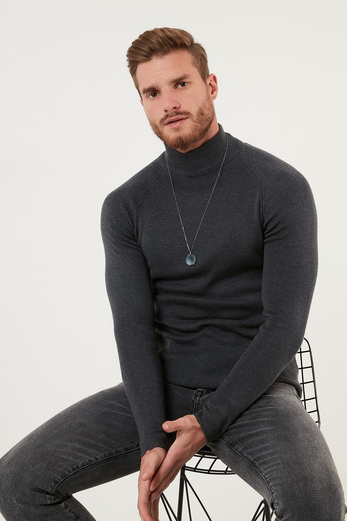 Custom Fitted Turtle-Neck Pullover Black