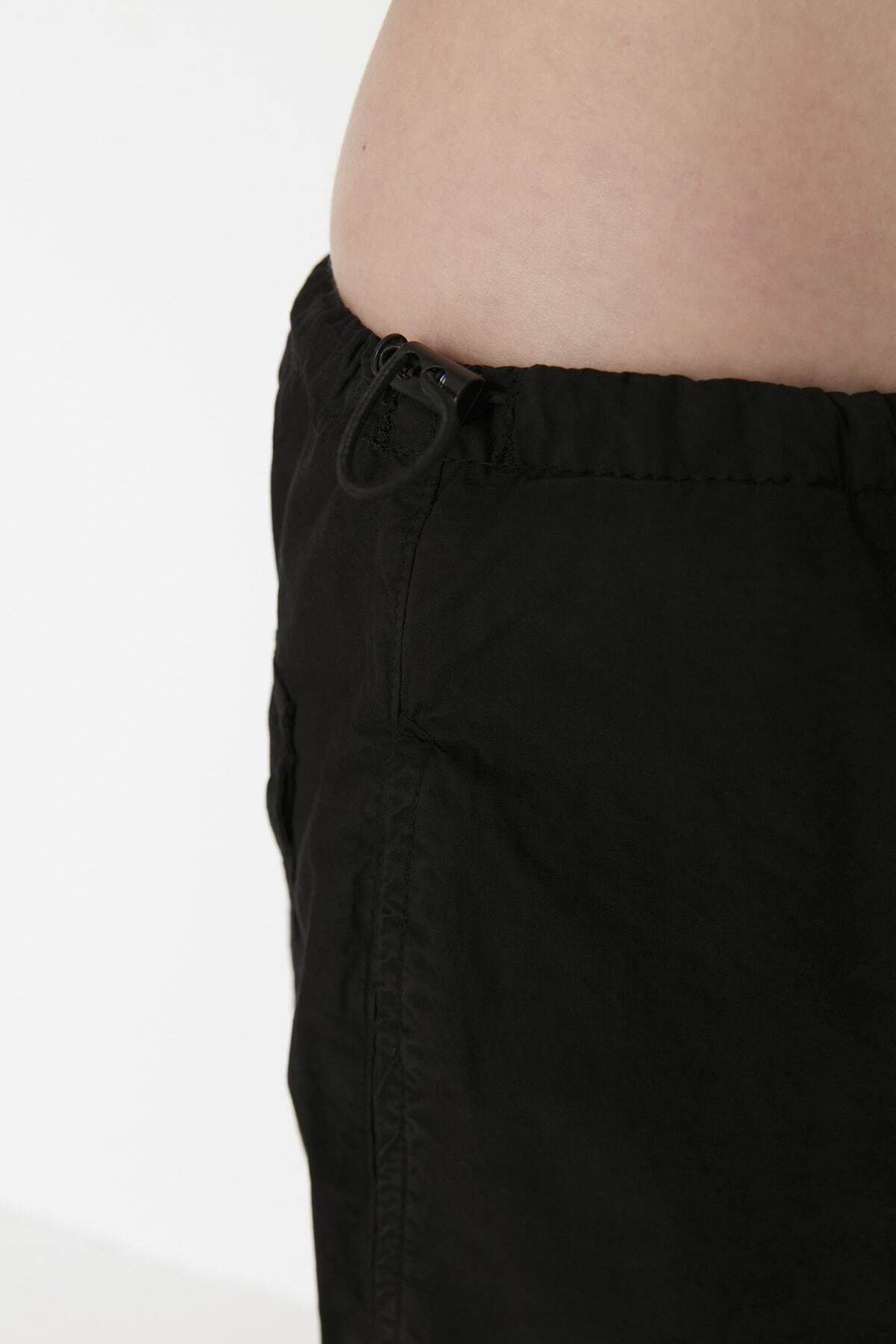 Trendyolmilla  Siyah Stoperli Normal Bel Paraşüt Pantolon TWOAW23JE00738 - Görsel 15