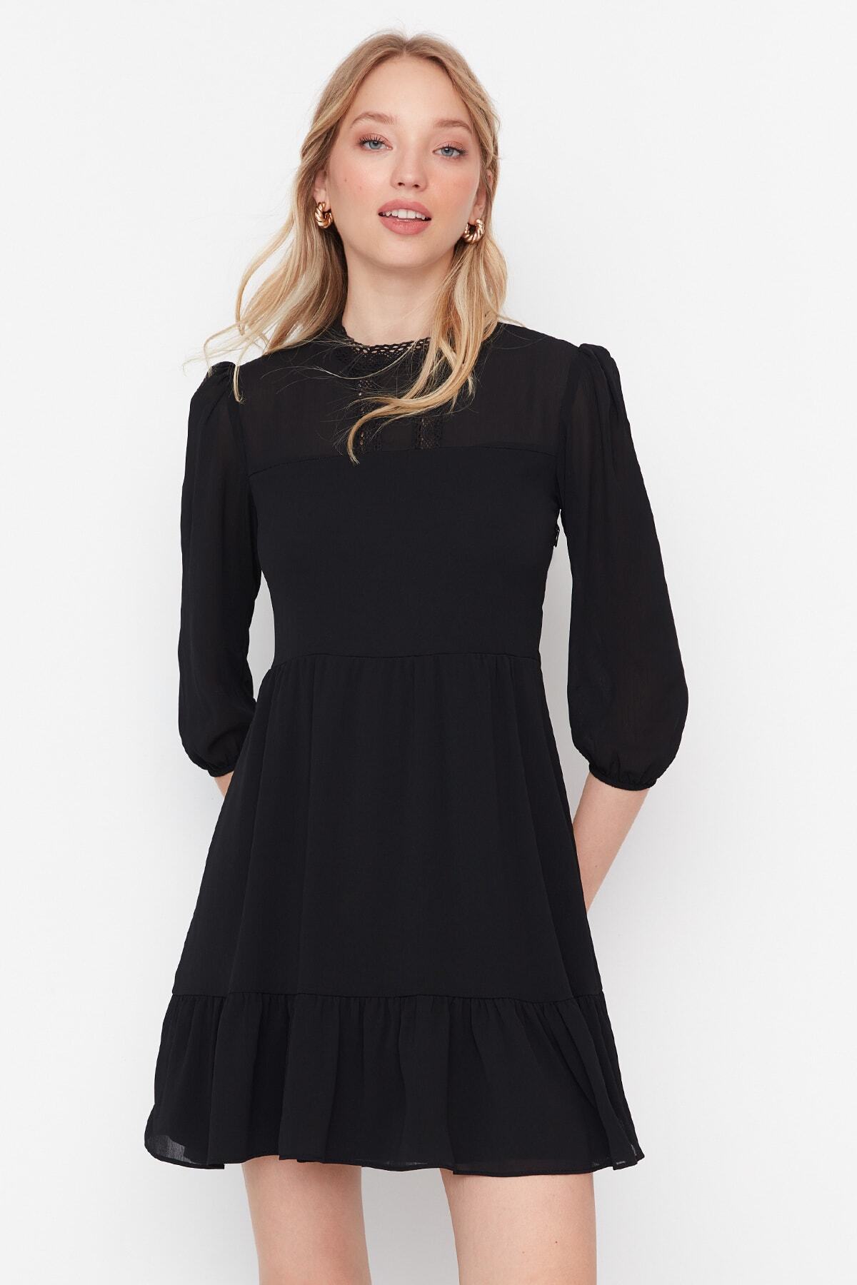 Trendyol Collection Czarna mini sukienka z koronką na podszewce TWOSS20EL0166