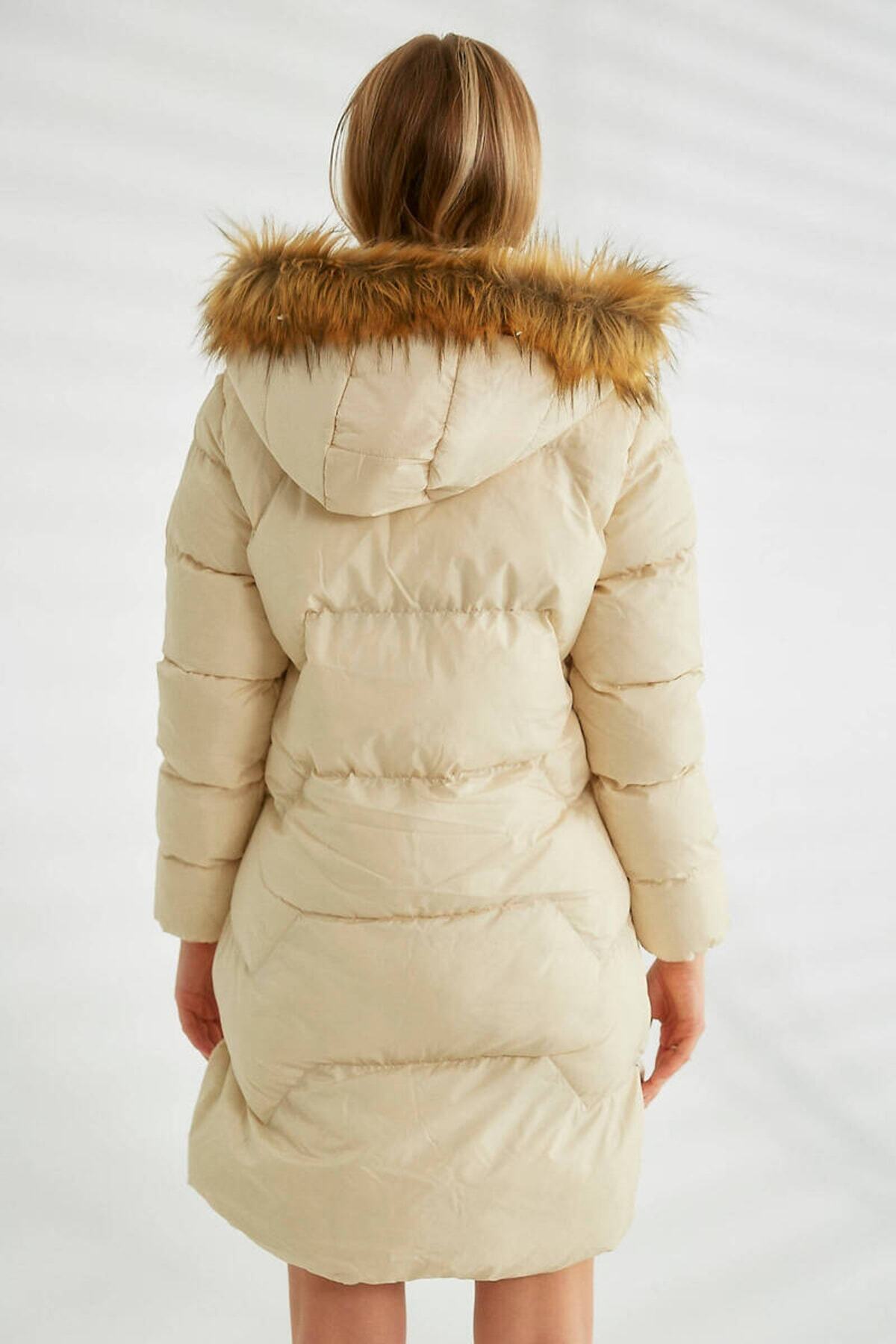 Robin Hooded Puffer Jacket D89824