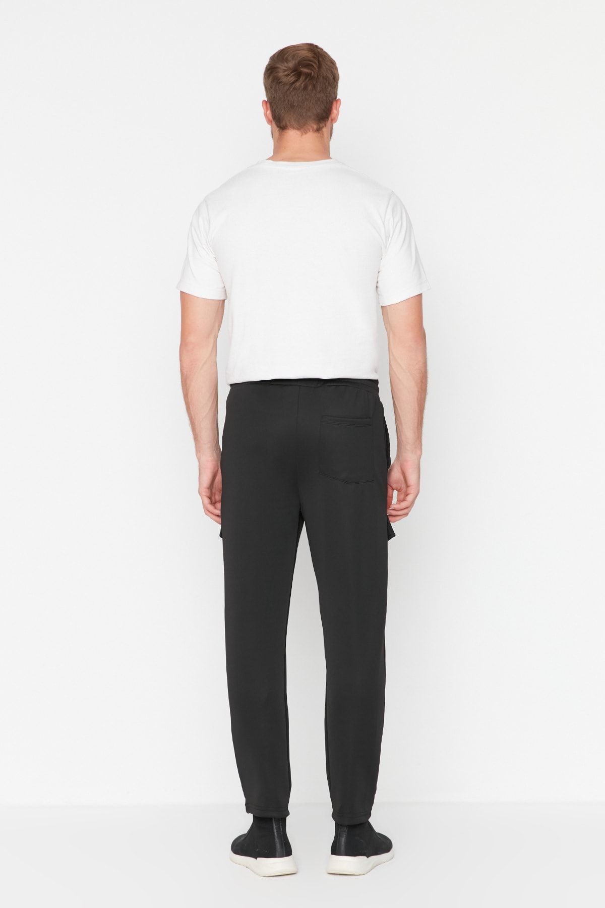 TRENDYOL MAN Siyah Erkek Regular Fit Torba Cep Detaylı Eşofman Altı TMNAW23EA00072 ZN10370