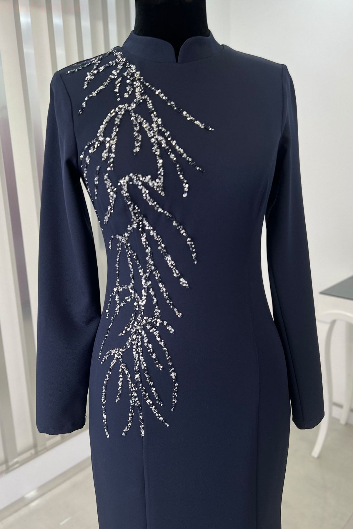 Rana Zenn-Stone Spring Abendkleid - Marineblau 3