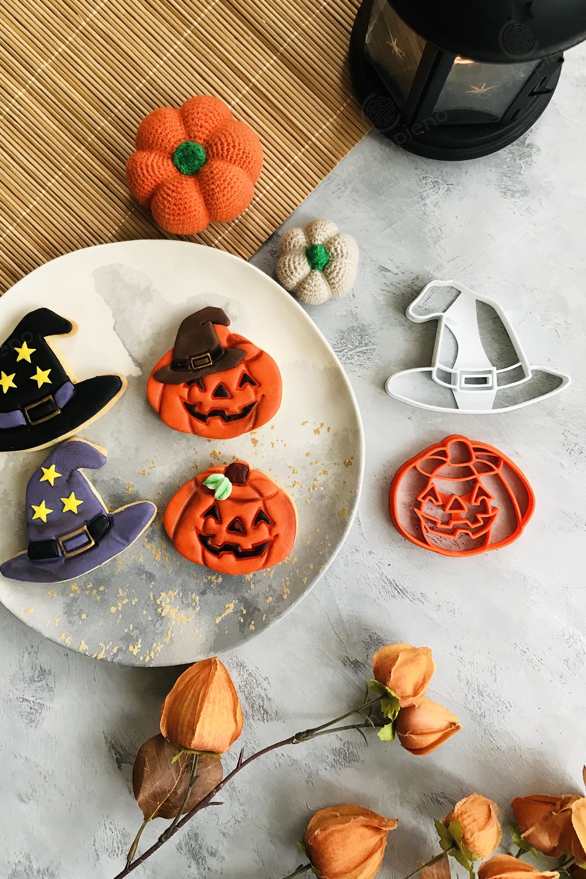 Hat And Pumpkin Halloween Set of 2 Cookie Mold / Ceramic / Game