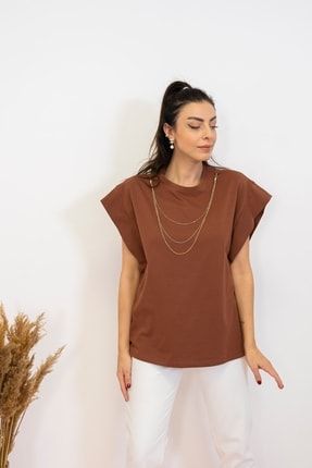 Kahverengi Yaka Zincir Detaylı Kadın T-shirt GY.TSH.KD.0053