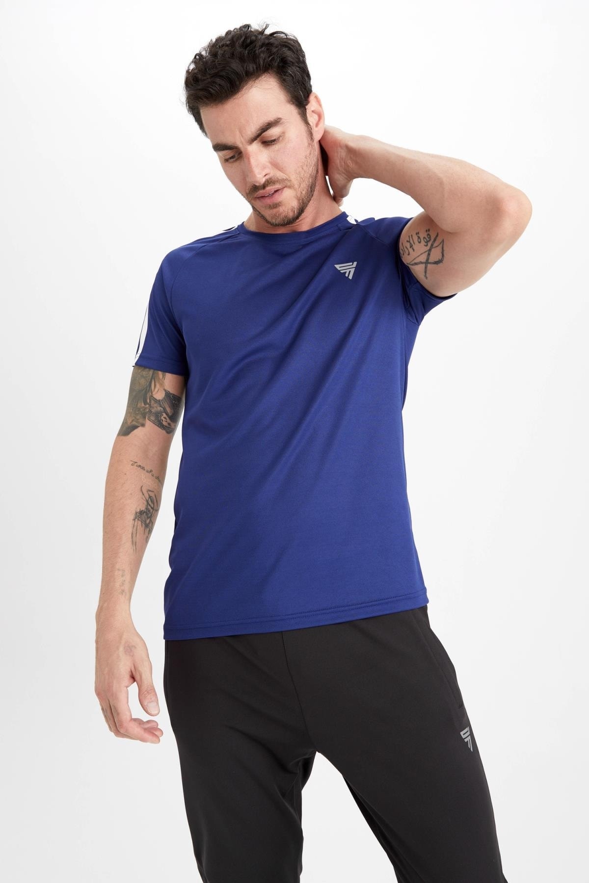 DeFacto T-Shirt Blau Slim Fit Fast ausverkauft