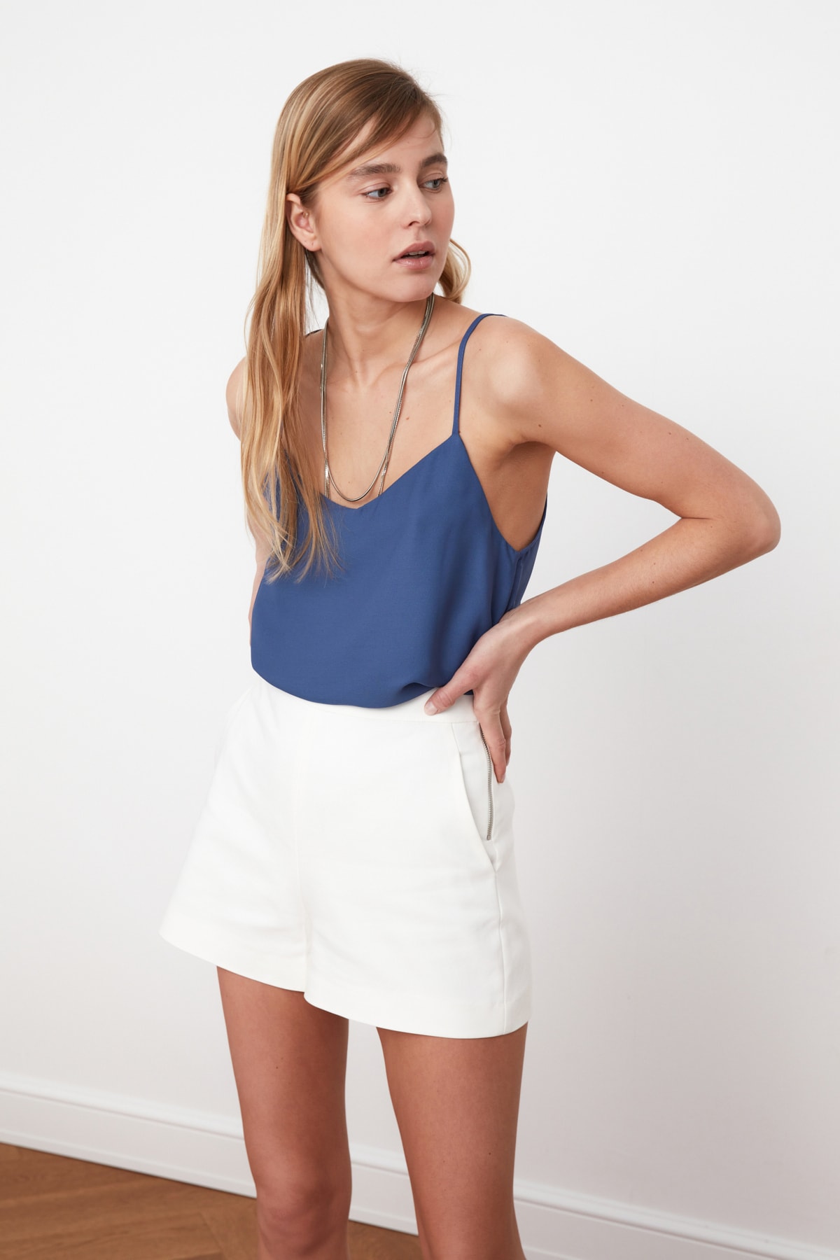 Платье trendyol. Blohsh trendyol. Trendyol одежда. Trendyol viplifl. Trendyol одежда.