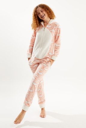Kadın Somon Bulut Desen Arkası Fermuarlı Polar Tulum Kapüşonlu Pijama Takımı MM0000338