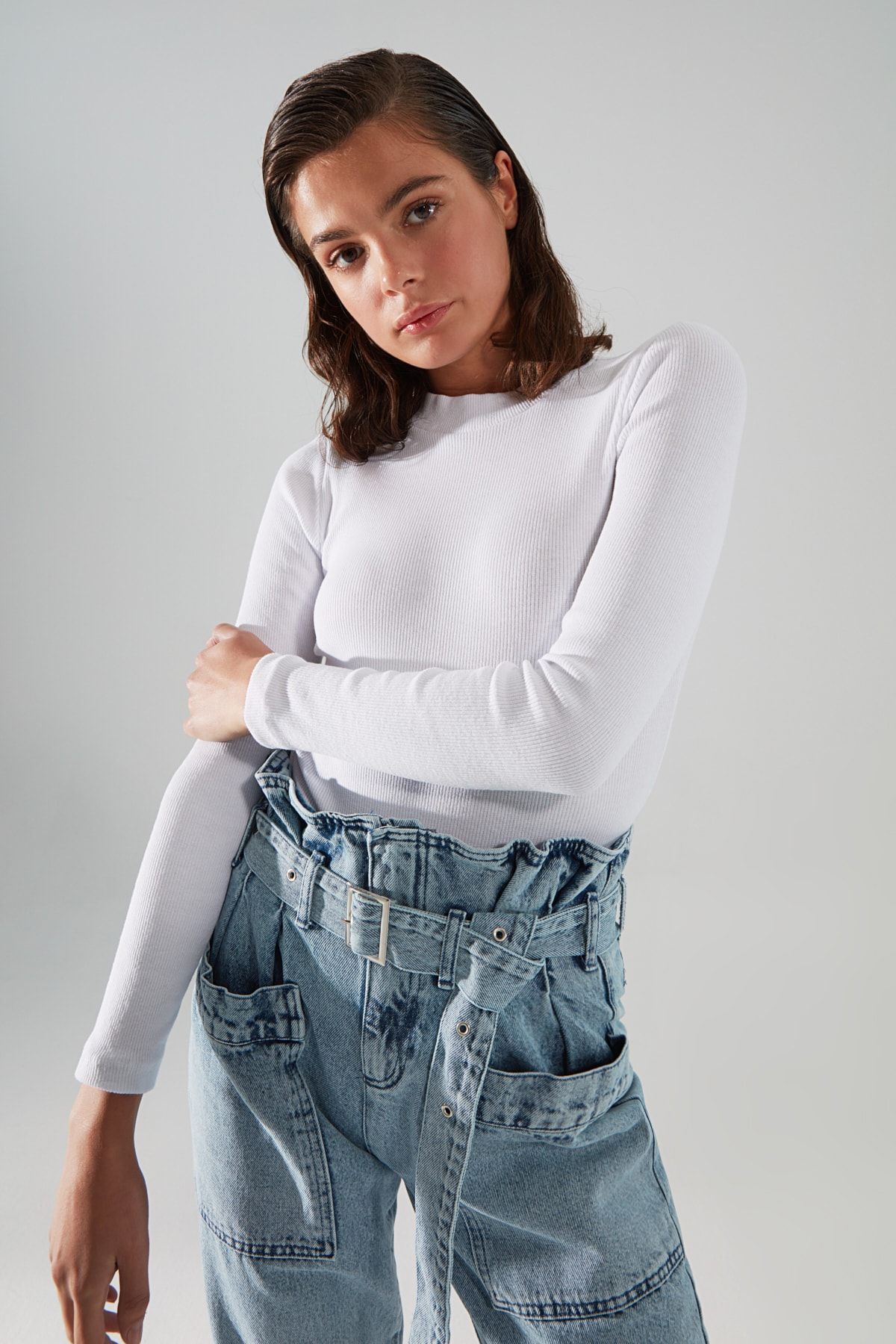 Trendyol Collection-Flexibler, gerippter Body mit Stehkragen – Weiß, körperbetont, mit Druckknöpfen an der Unterseite TWOAW20BD0011 2