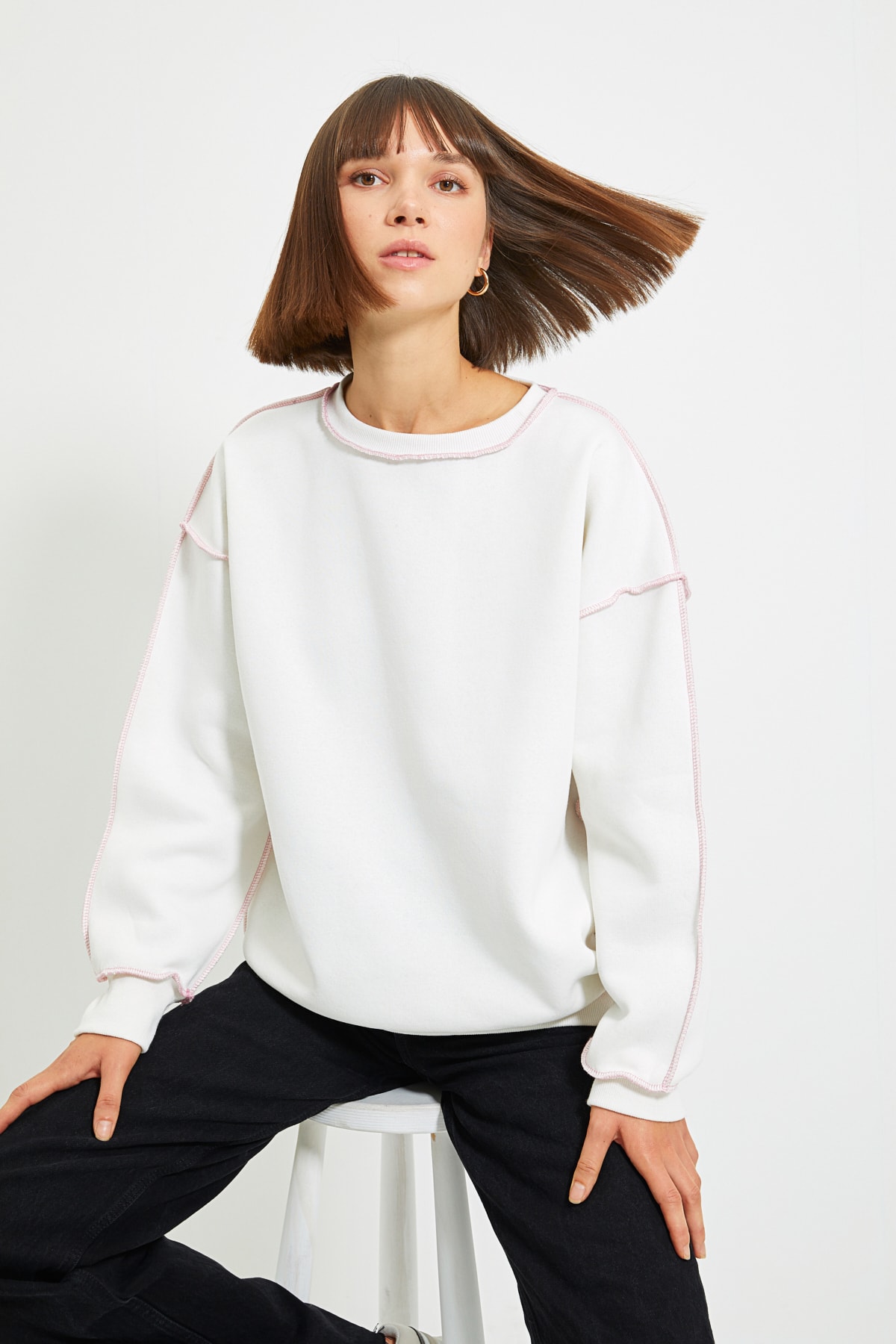 Trendyolmilla  Ekru Oversize/Geniş Kalıp Karyoka Dikişli Kalın İçi Polarlı Örme Sweatshirt TWOAW22SW0267 - Görsel 3