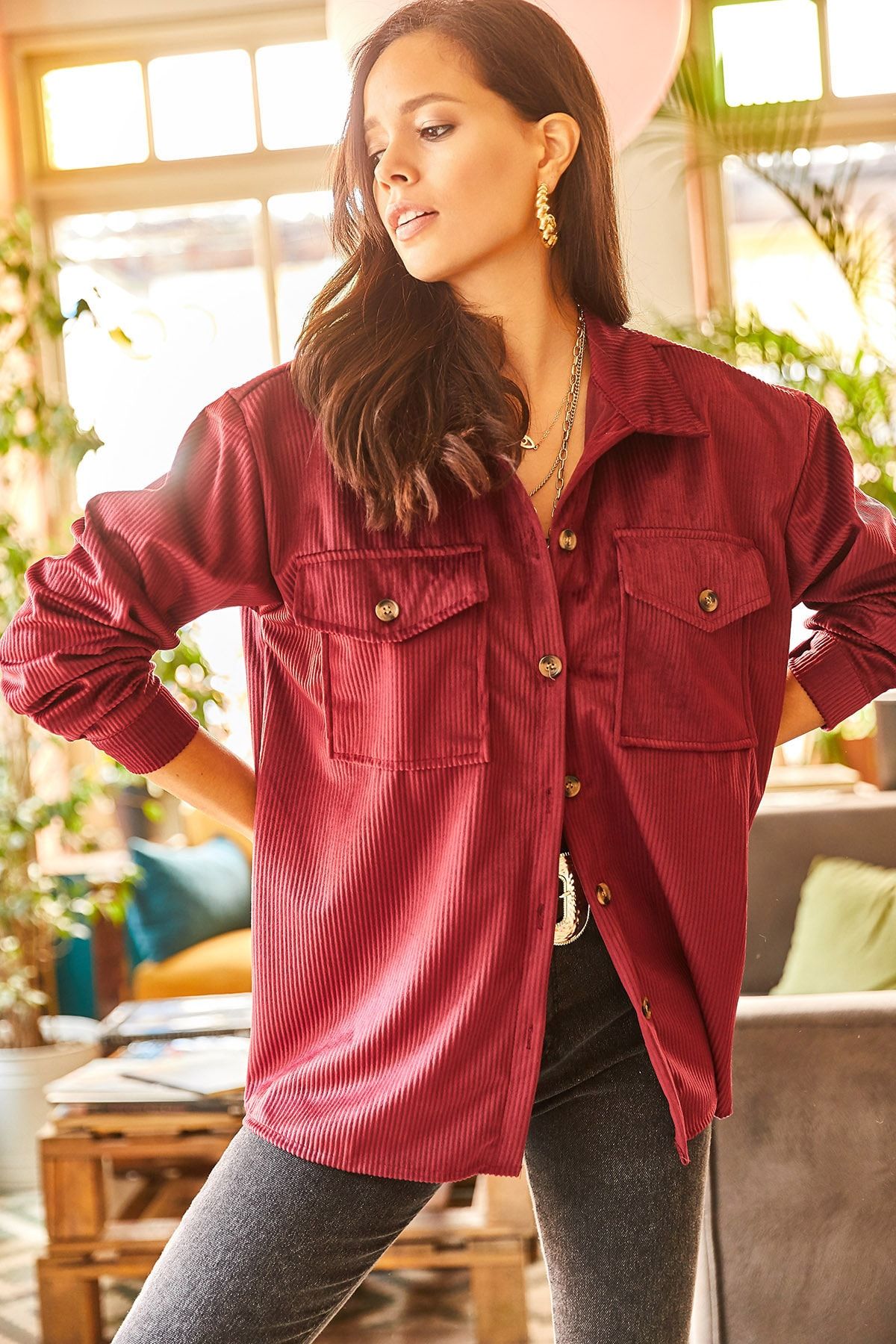 Burgundy shirt clearance womens outfit