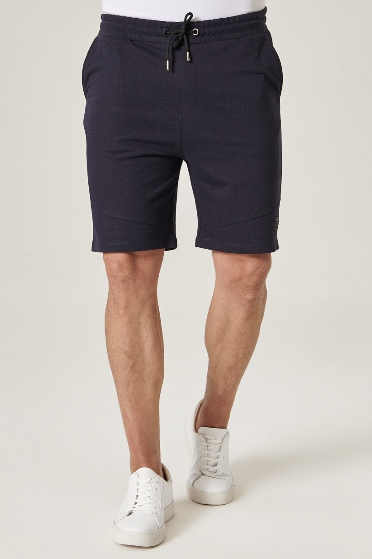 AC&Co / Altınyıldız Classics Shorts Blau Mittlerer Bund Fast ausverkauft