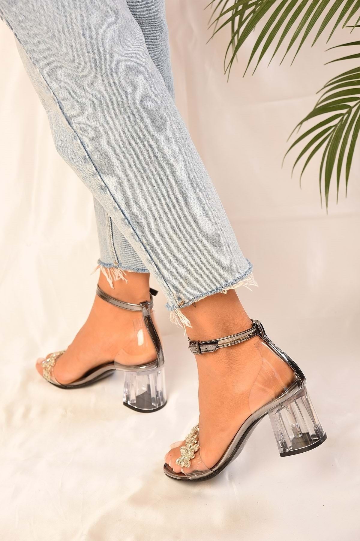 Shoeberry-Női Maggie Platinum átlátszó kősarkú, egypántos cipő 7