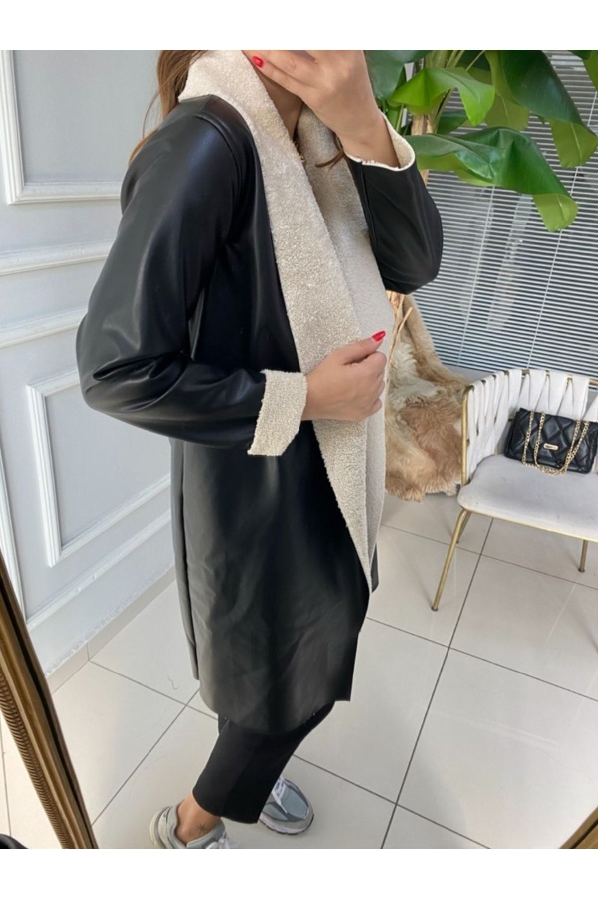 Coat with leather sleeves clearance zara