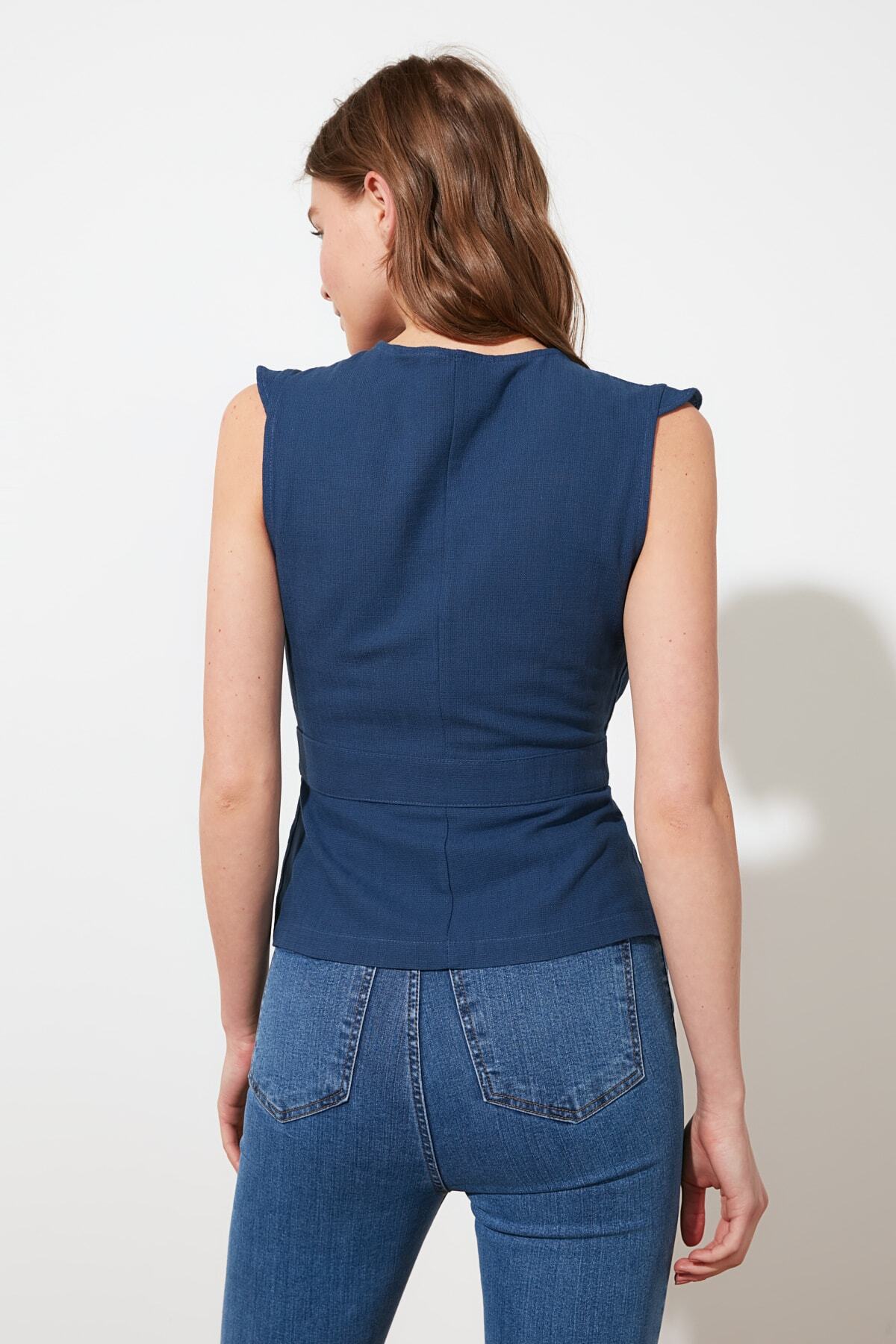 Trendyolmilla  Lacivert Kemik Düğme Detaylı Kruvaze Dokuma Bluz TWOSS20BZ0707 - Görsel 11