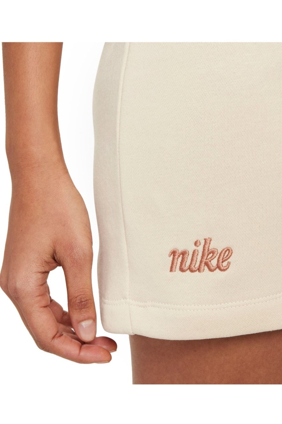 Womens nikes 219 store