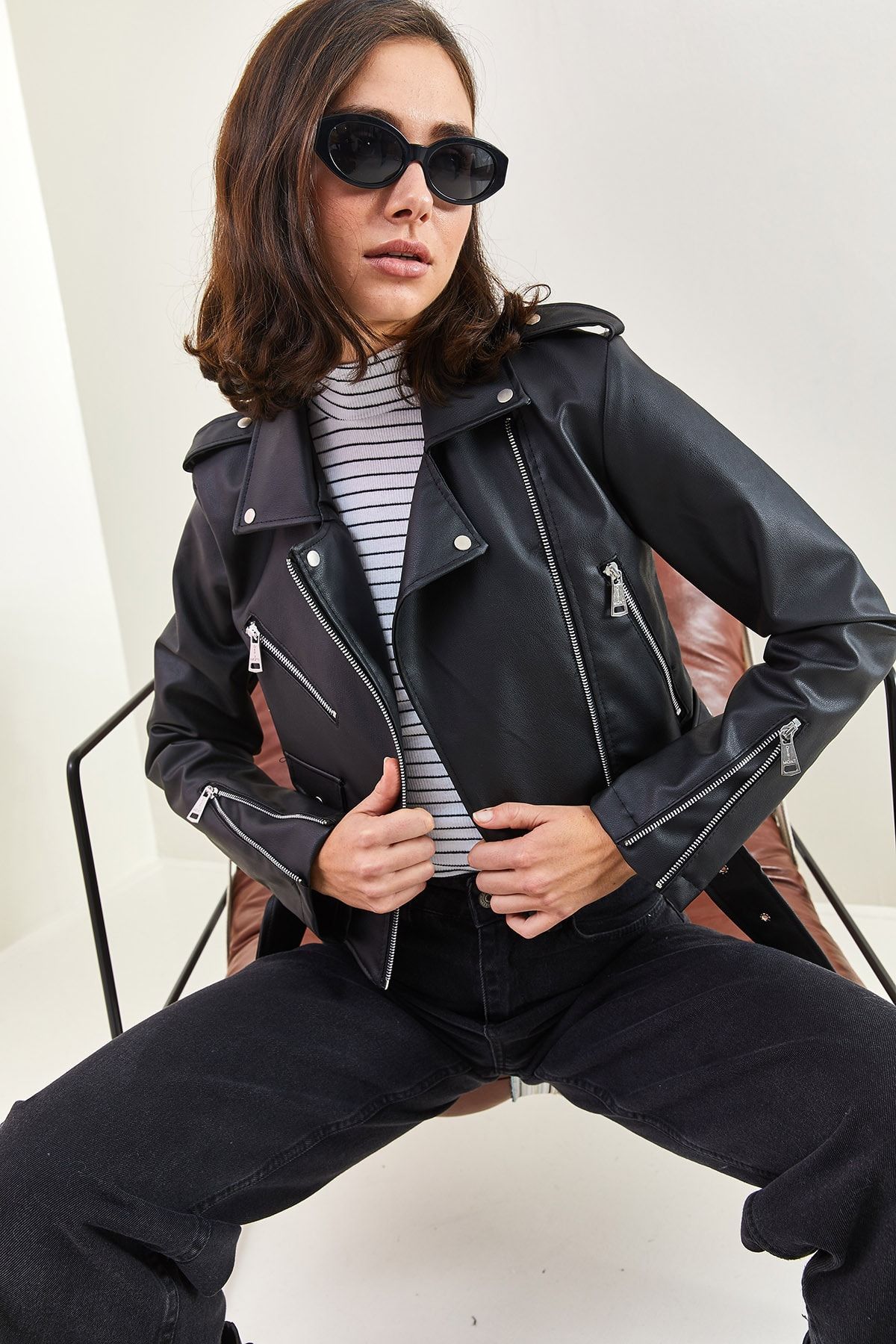 Bianco Lucci-Damen-Lederjacke mit Ärmeln, Reißverschluss vorne und kleinen Taschen 6