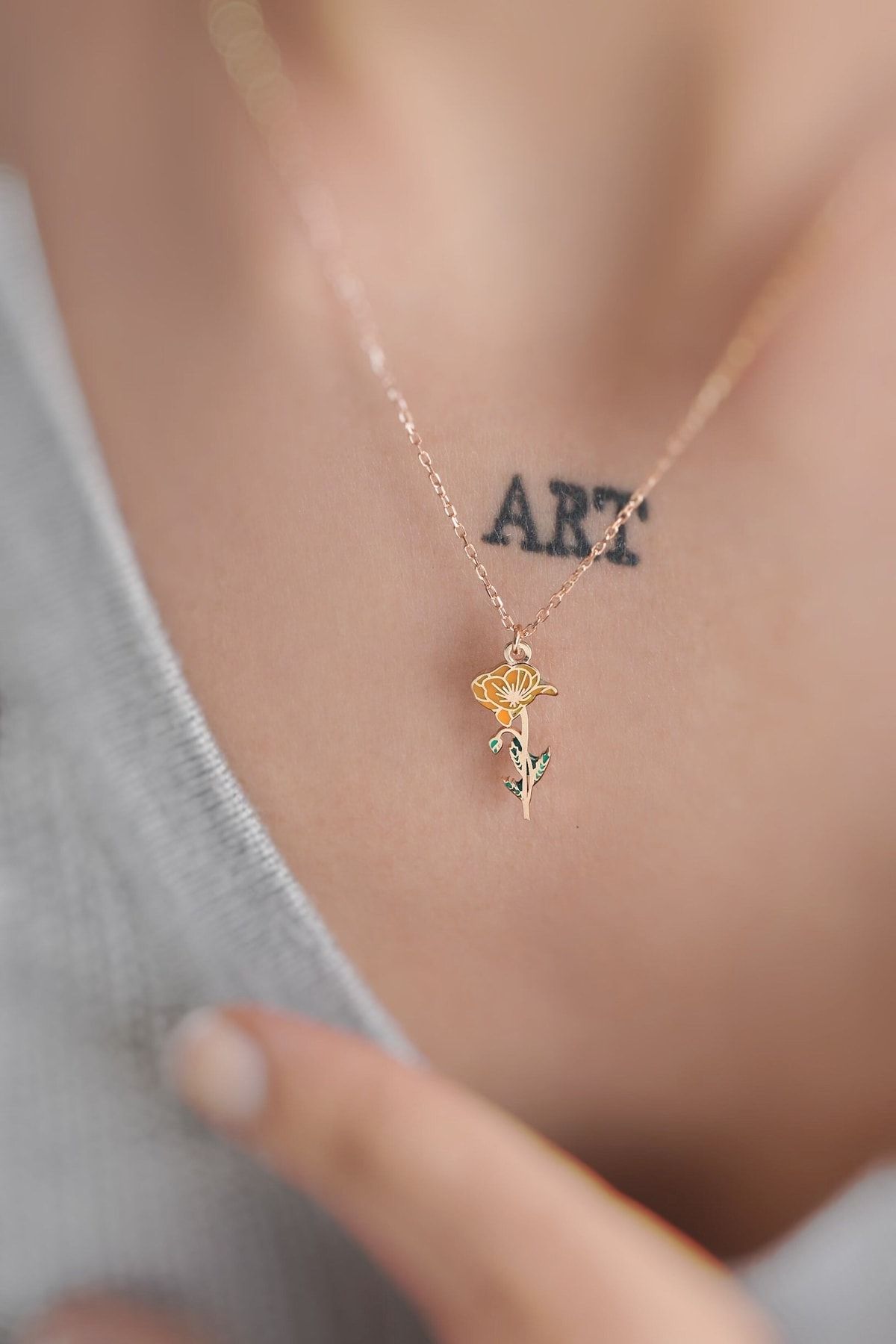 Vespernyc hotsell rose necklace