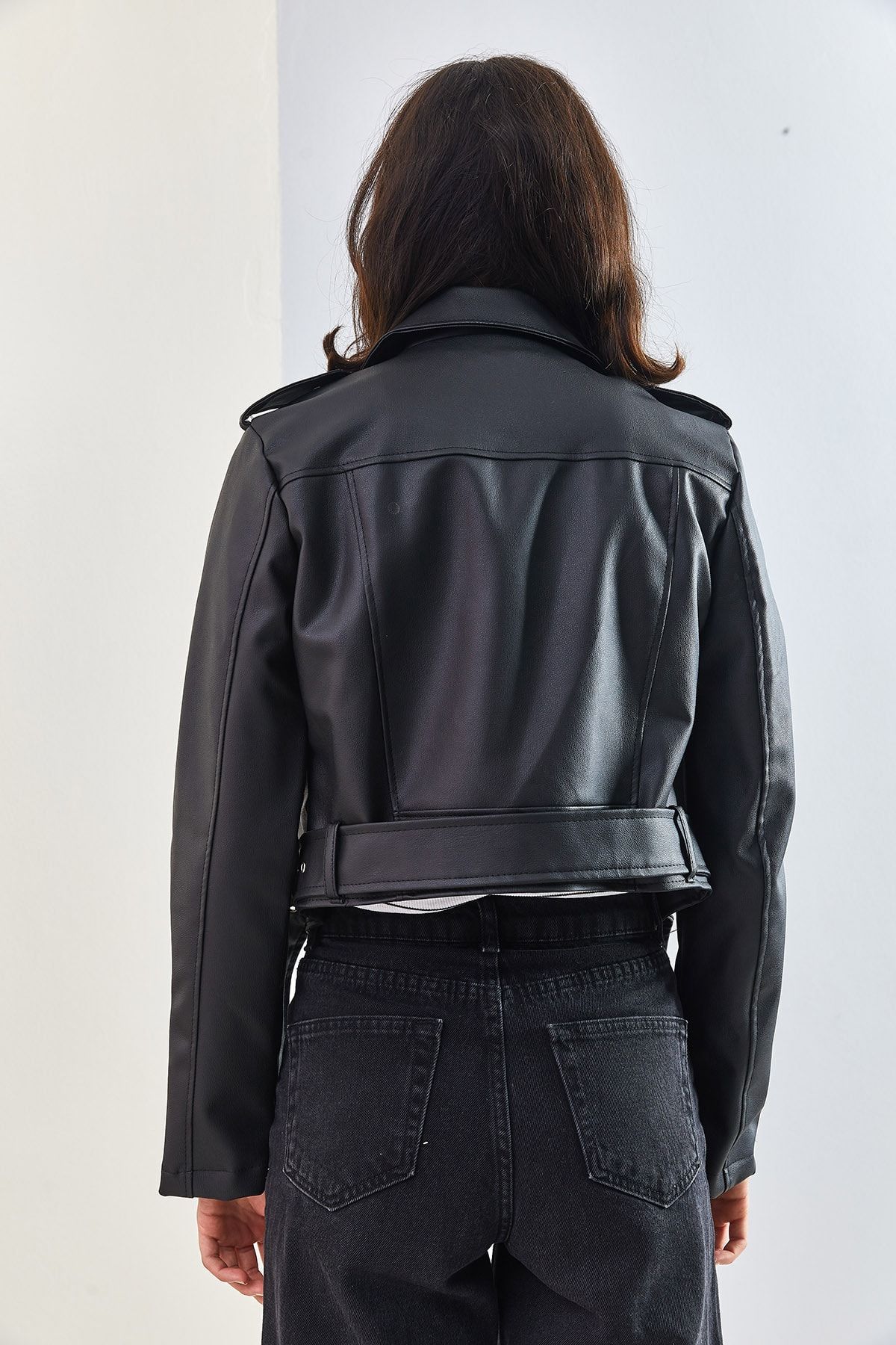 Bianco Lucci-Damen-Lederjacke mit Ärmeln, Reißverschluss vorne und kleinen Taschen 3