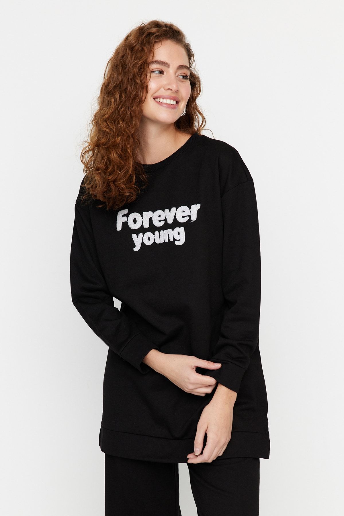 Trendyol Modest-Black Slogan Printed Soft Fuzzy Knitted Tracksuit Set TCTAW23EN00063 2