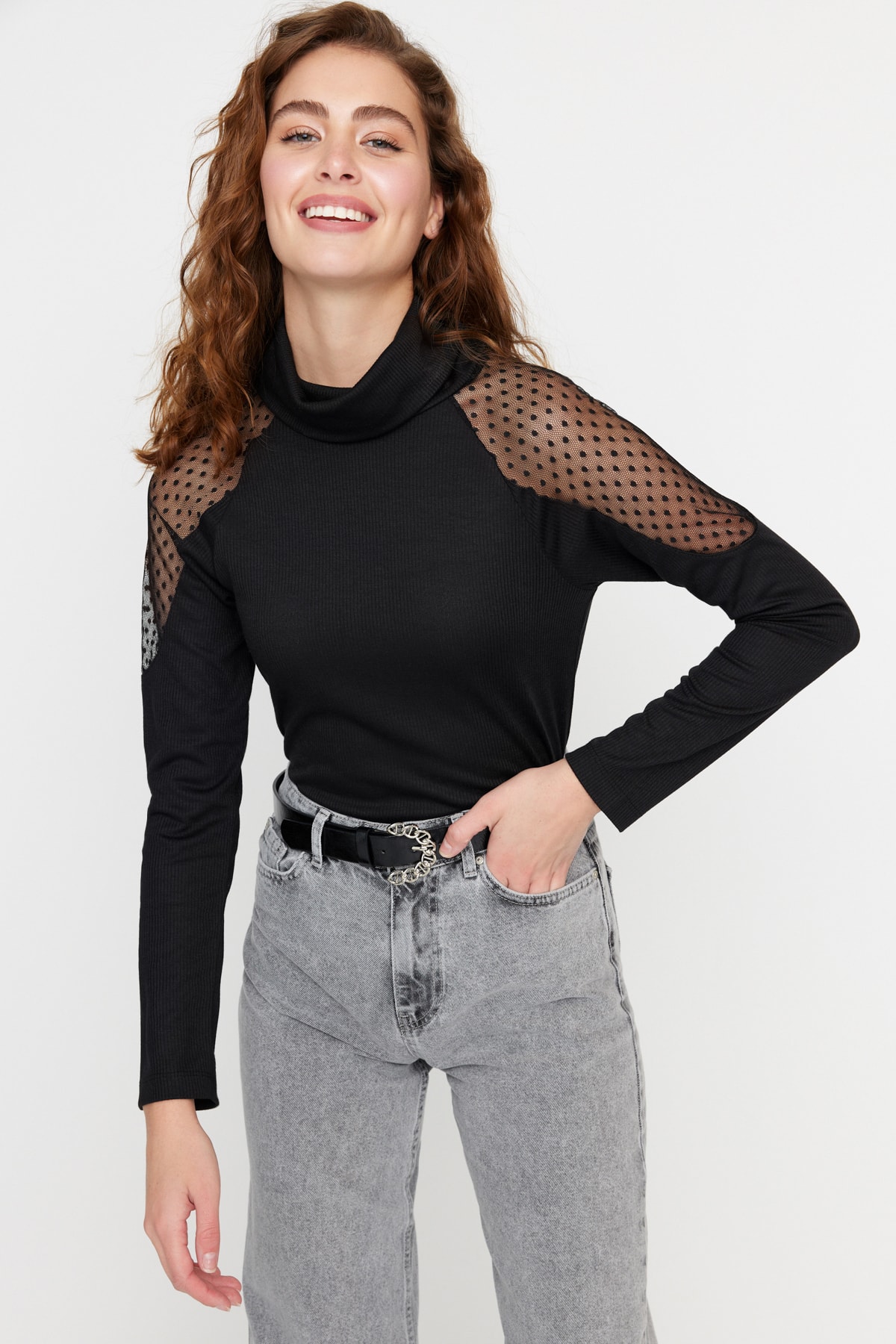 Trendyol Collection Fekete tüll részletesen illeszkedő garbó nyakú, bordázott, rugalmas kötött blúz TWOAW23BZ00752