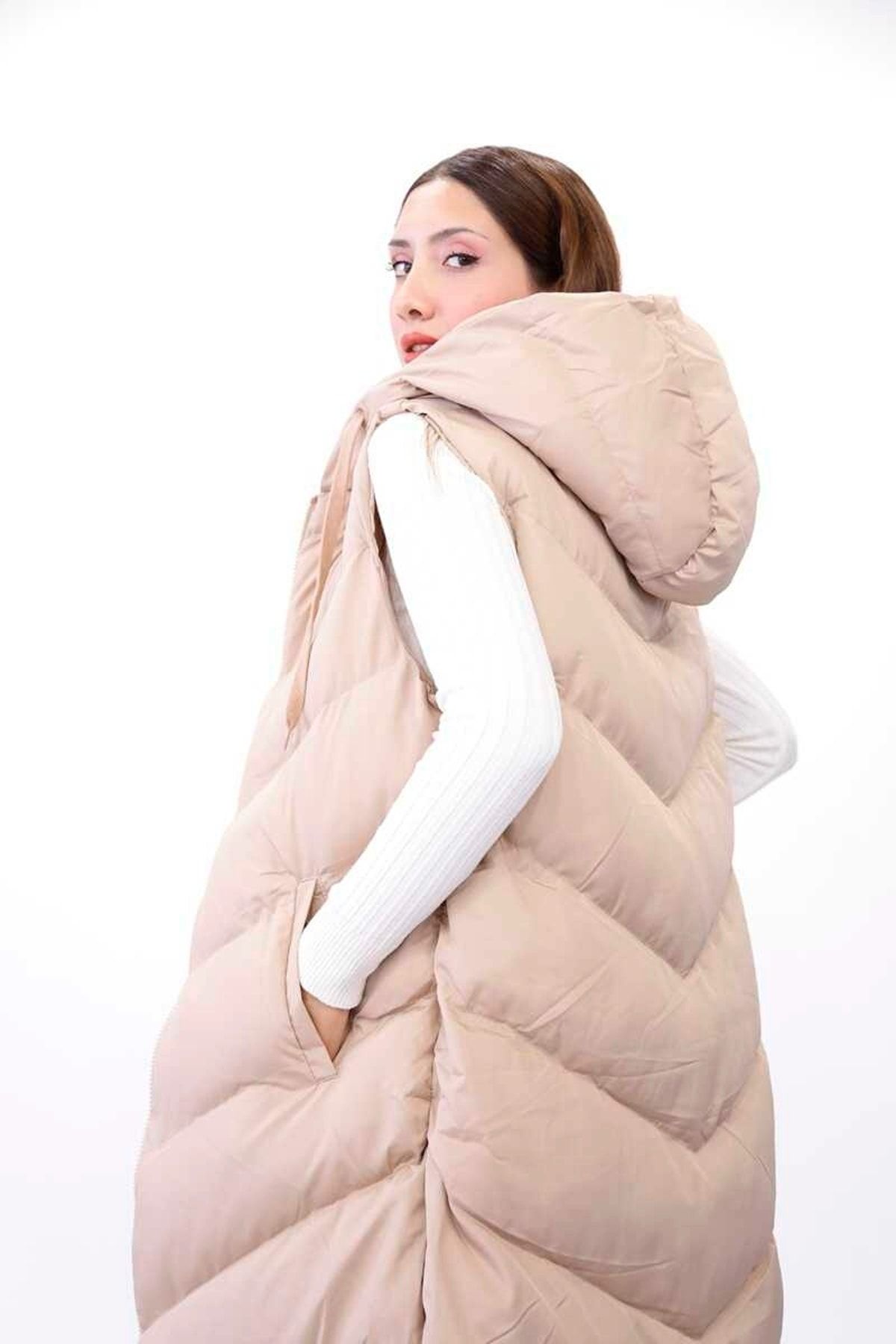 winmoda-Vestă lungă de damă bej cu glugă, cu fante laterale 3