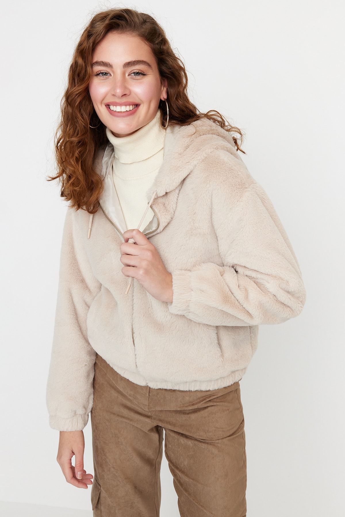 Trendyol Collection Oversize Pluszowa Kurtka Płaszcz - Z Kapturem, Ecru, Twoaw23mo00301 Kobieta - L
