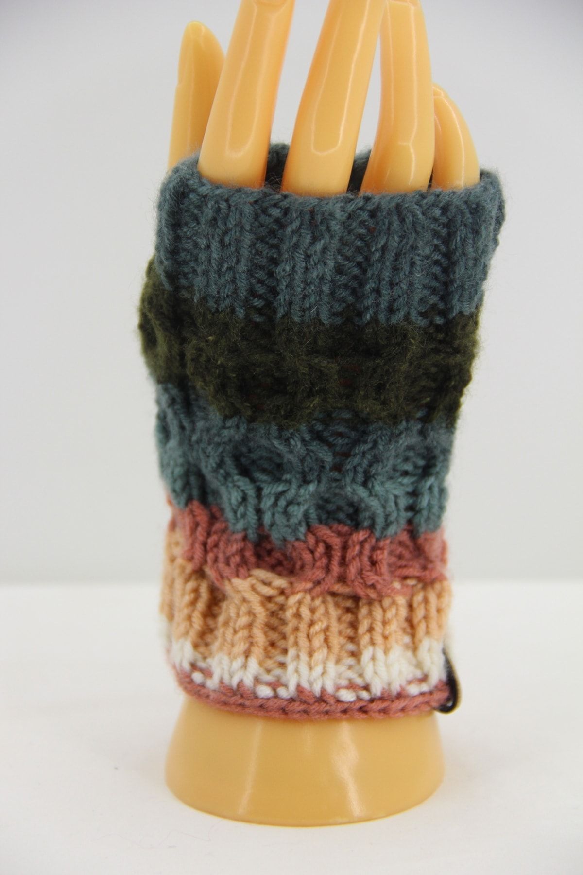 Hand hot sale knitted gloves