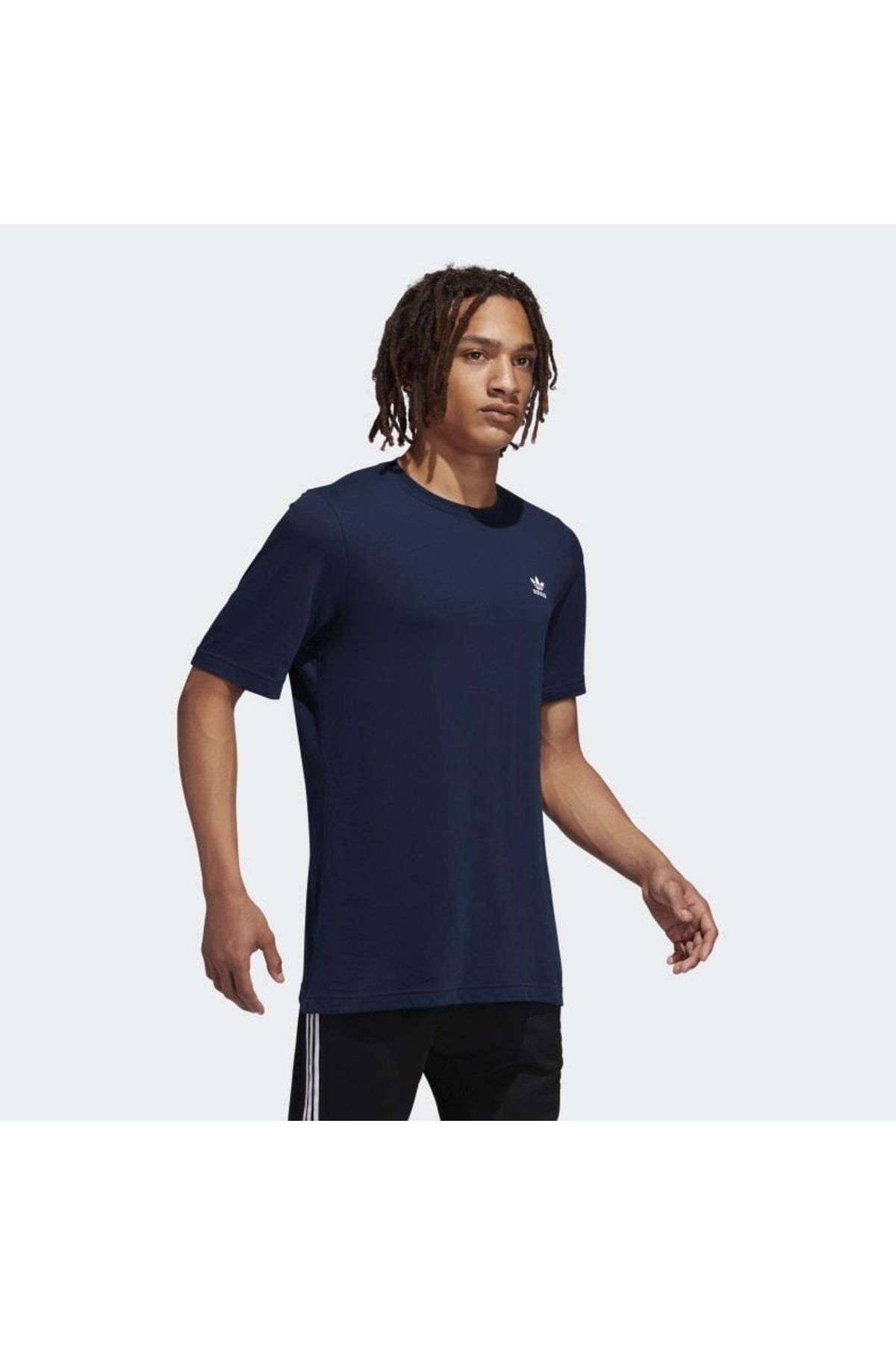Navy blue hotsell adidas t shirt