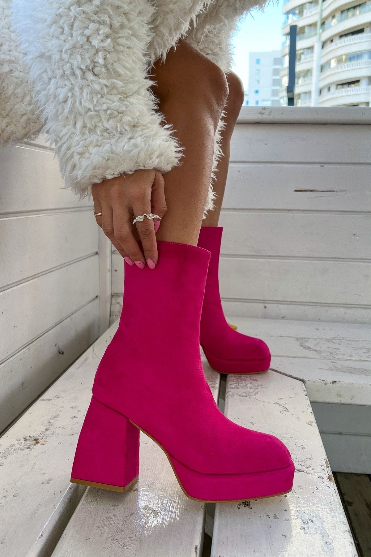 Hot pink platform boots 2025