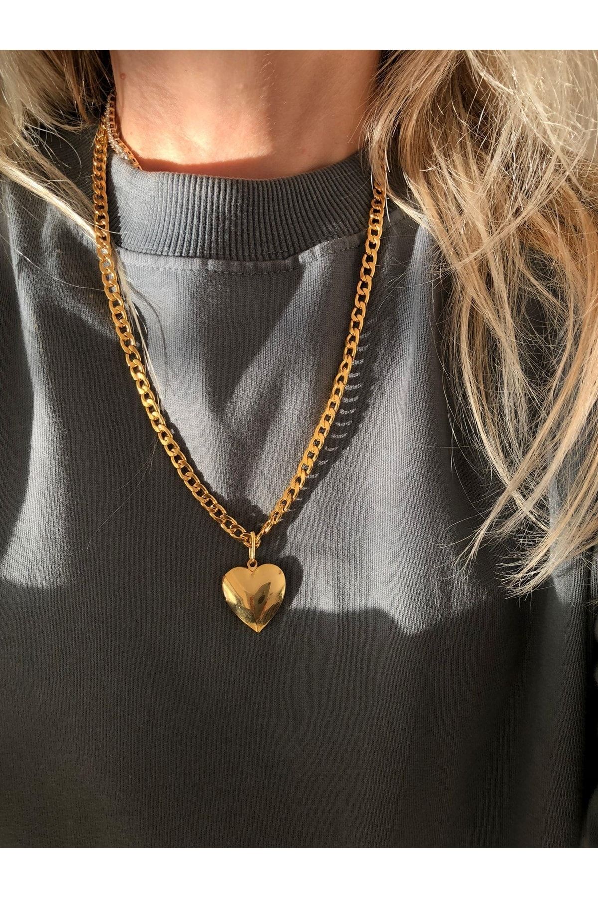 Balenciaga precious heart sales necklace