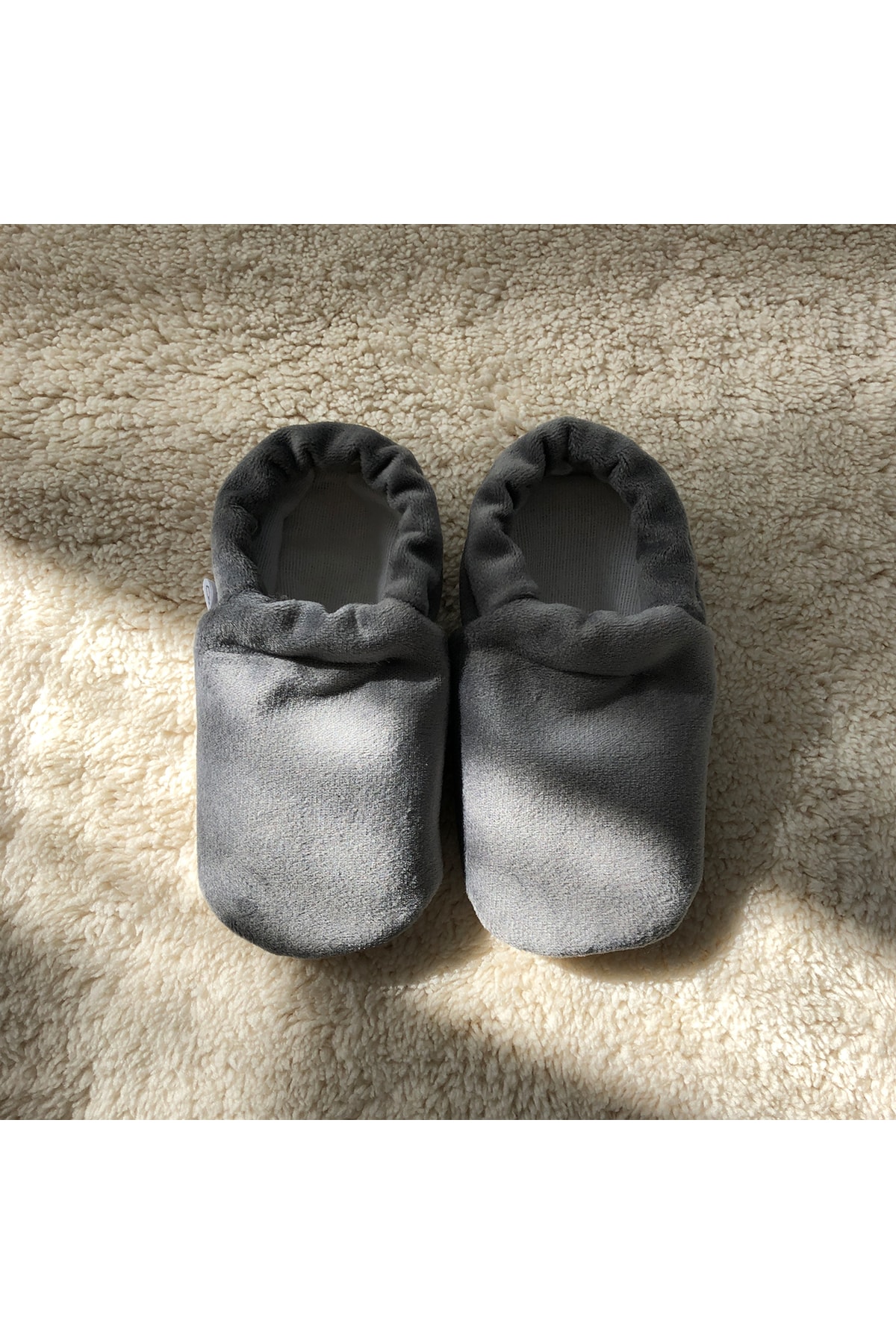 Bunnybons Gri Kadife Kaydırmaz Taban Bebek Patik fotoğrafı 2 (önizleme)