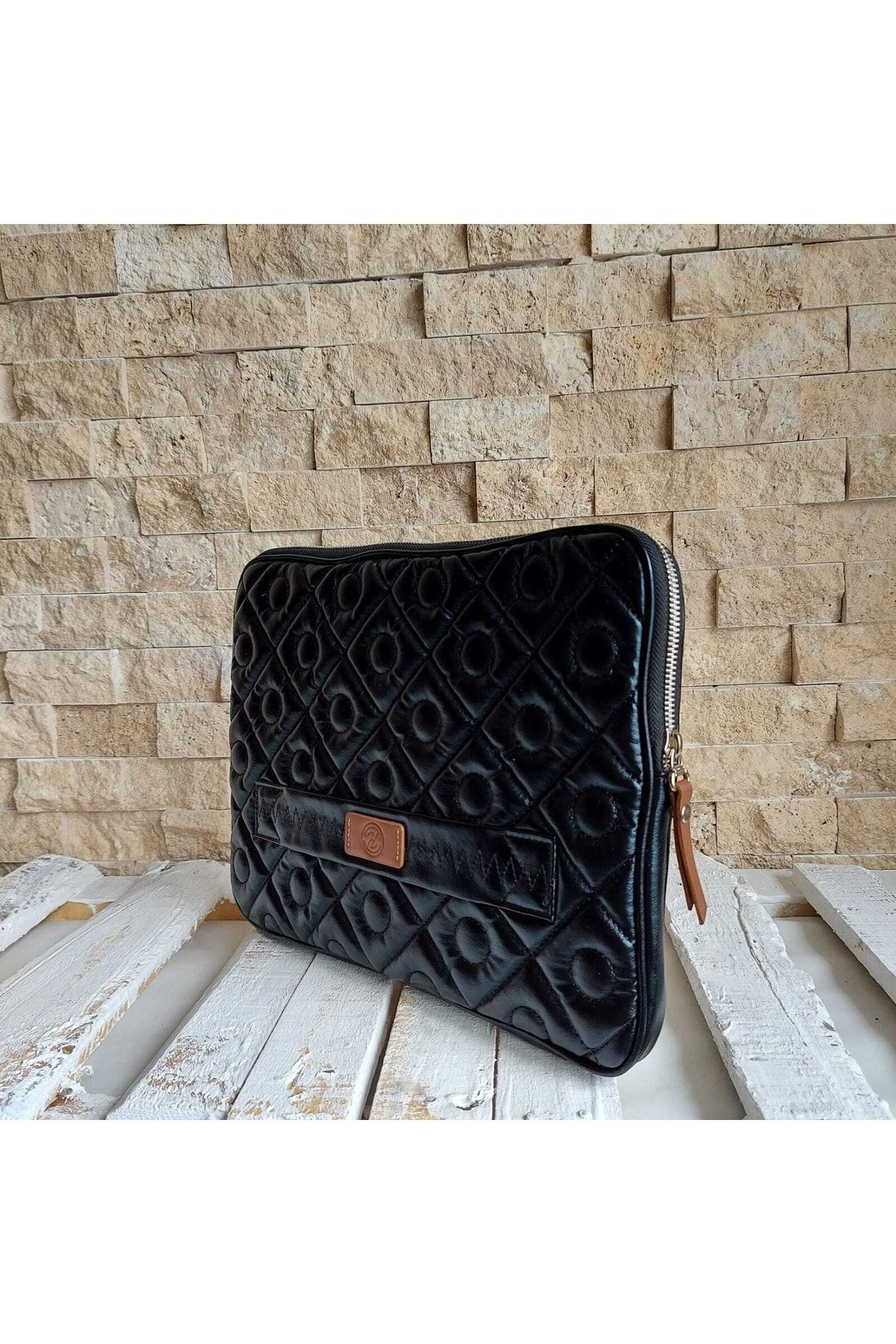 Macbook air deals case gucci