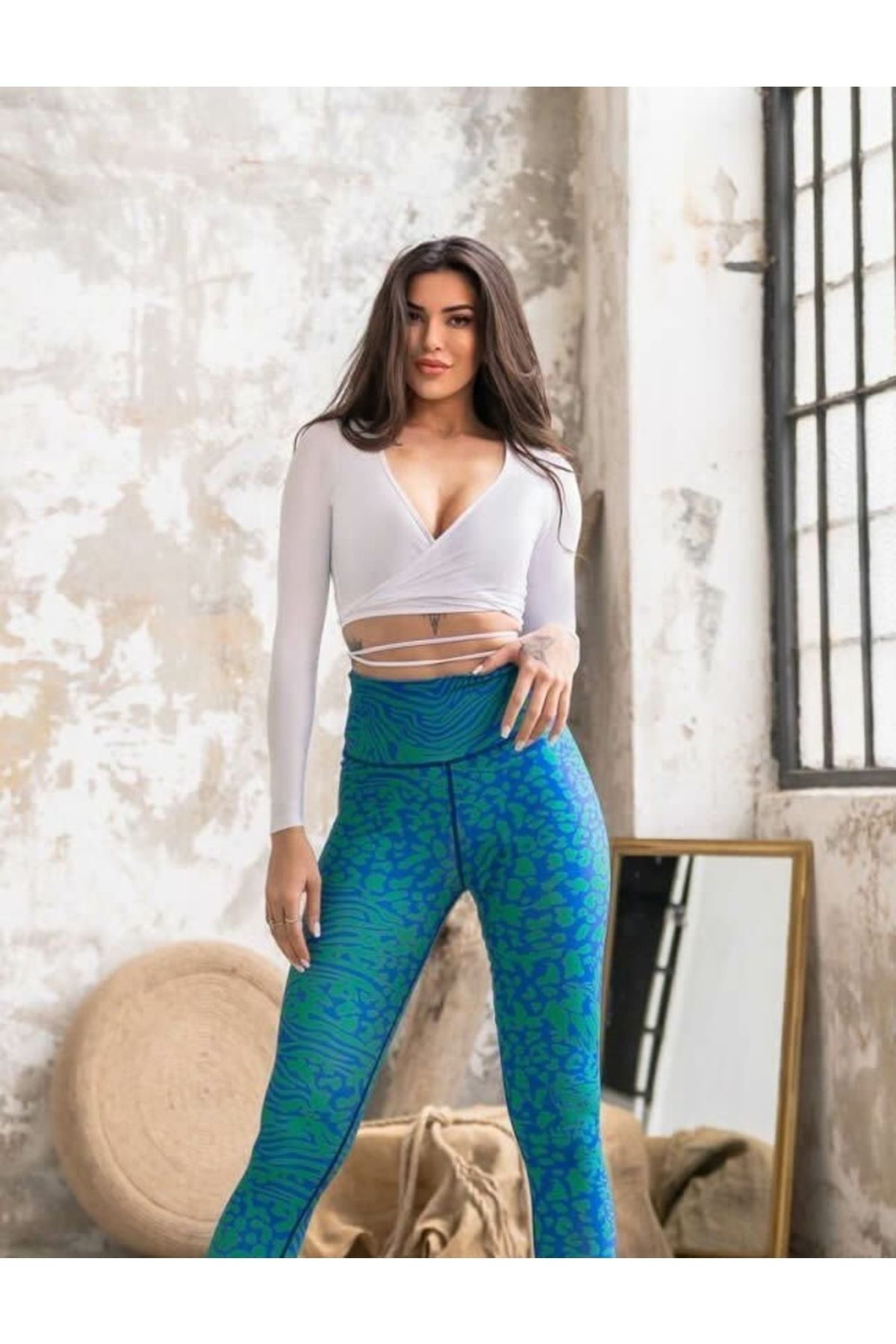 Bugasy Dekolte Tasarım Beyaz Crop