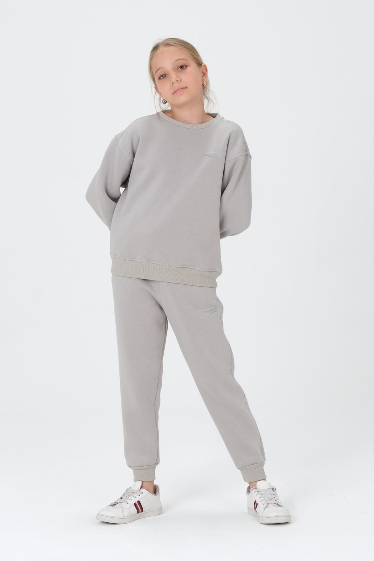 complete the look image