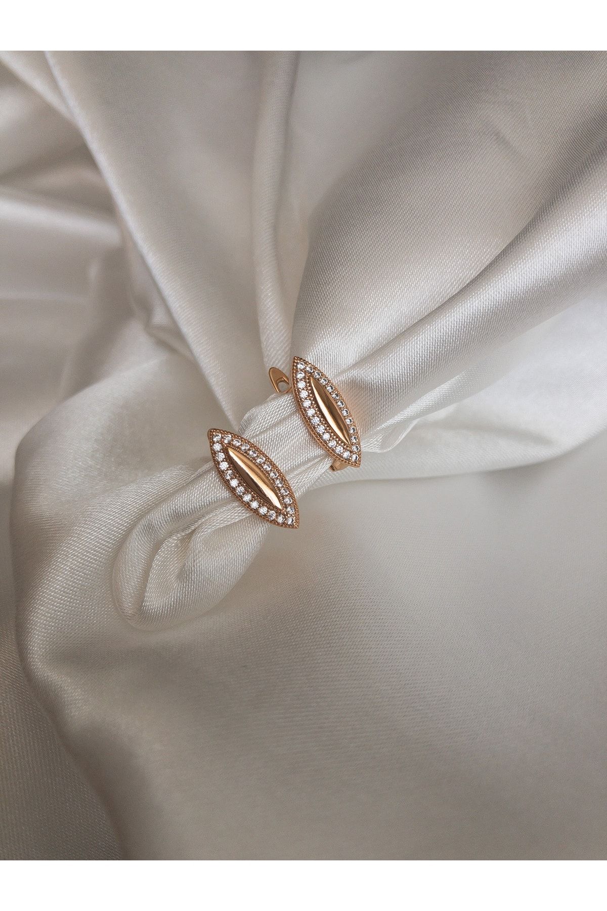 Casual jewelry stores deals
