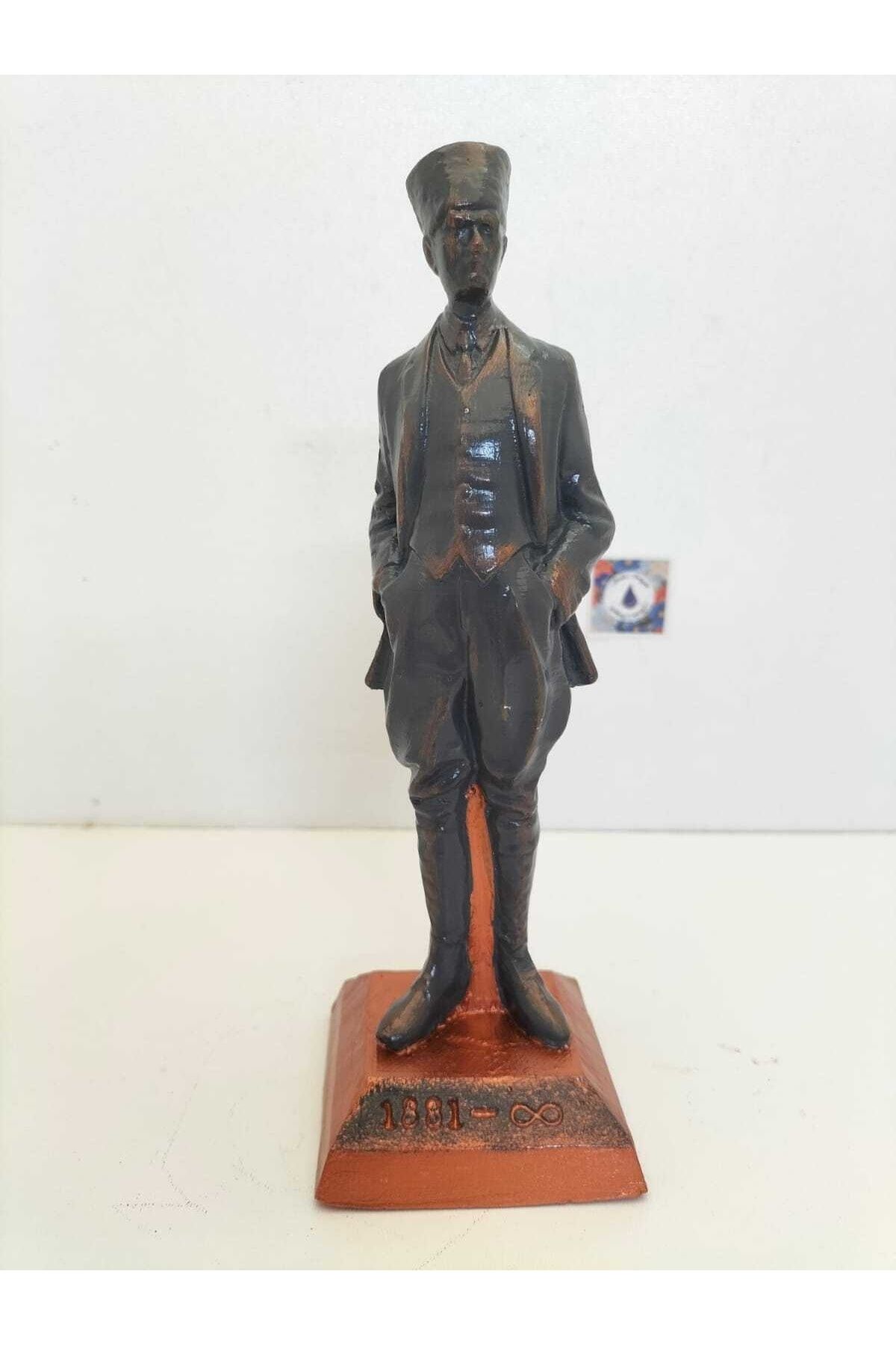 Mustafa Kemal Atatürk Heykeli + Atatürk Büst Hediyeli Set