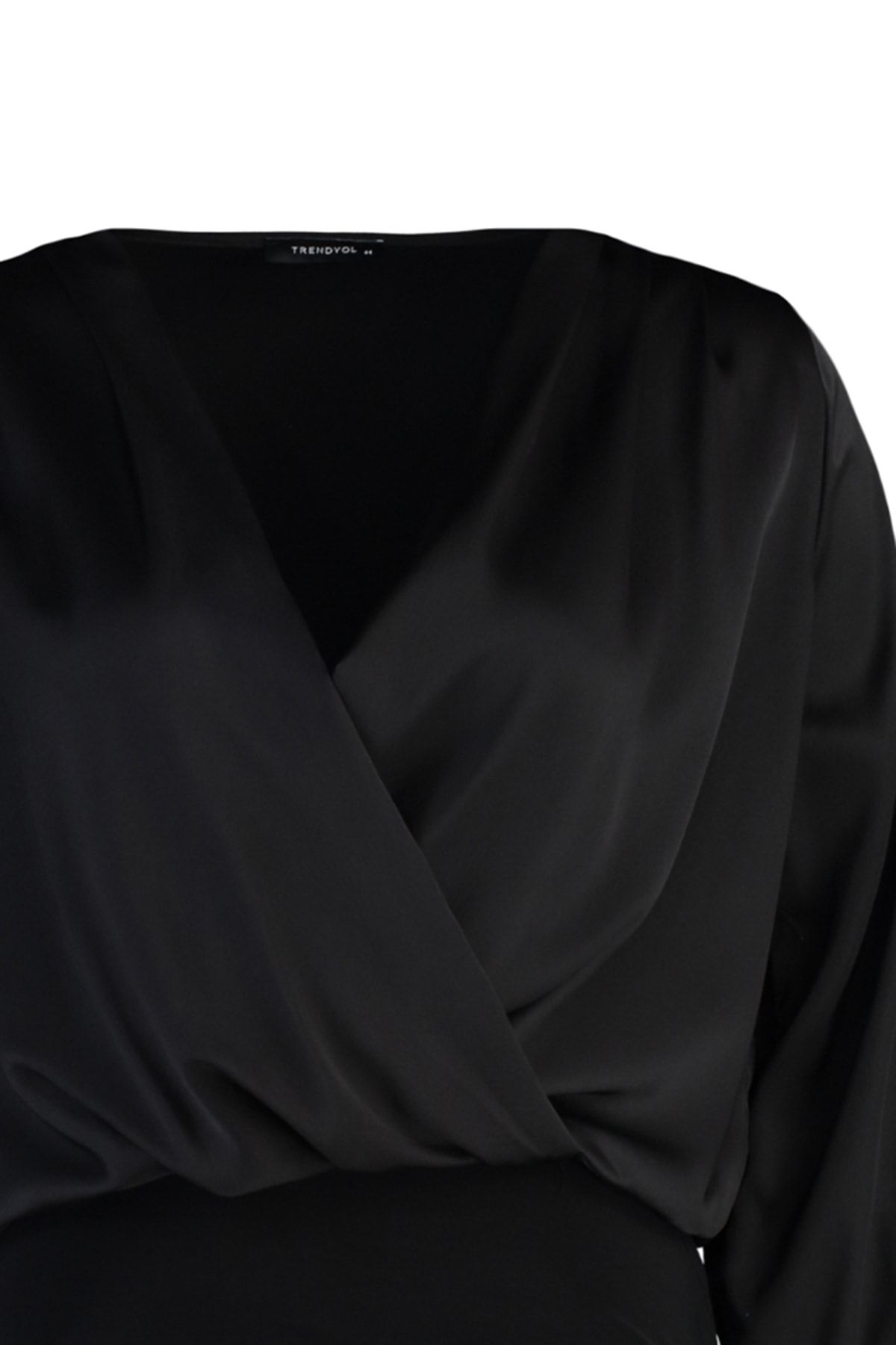 Trendyol Curve-Body satynowe Plus Size – czarne, z długim rękawem, kołnierzem dwurzędowym TBBAW23CS00009 7