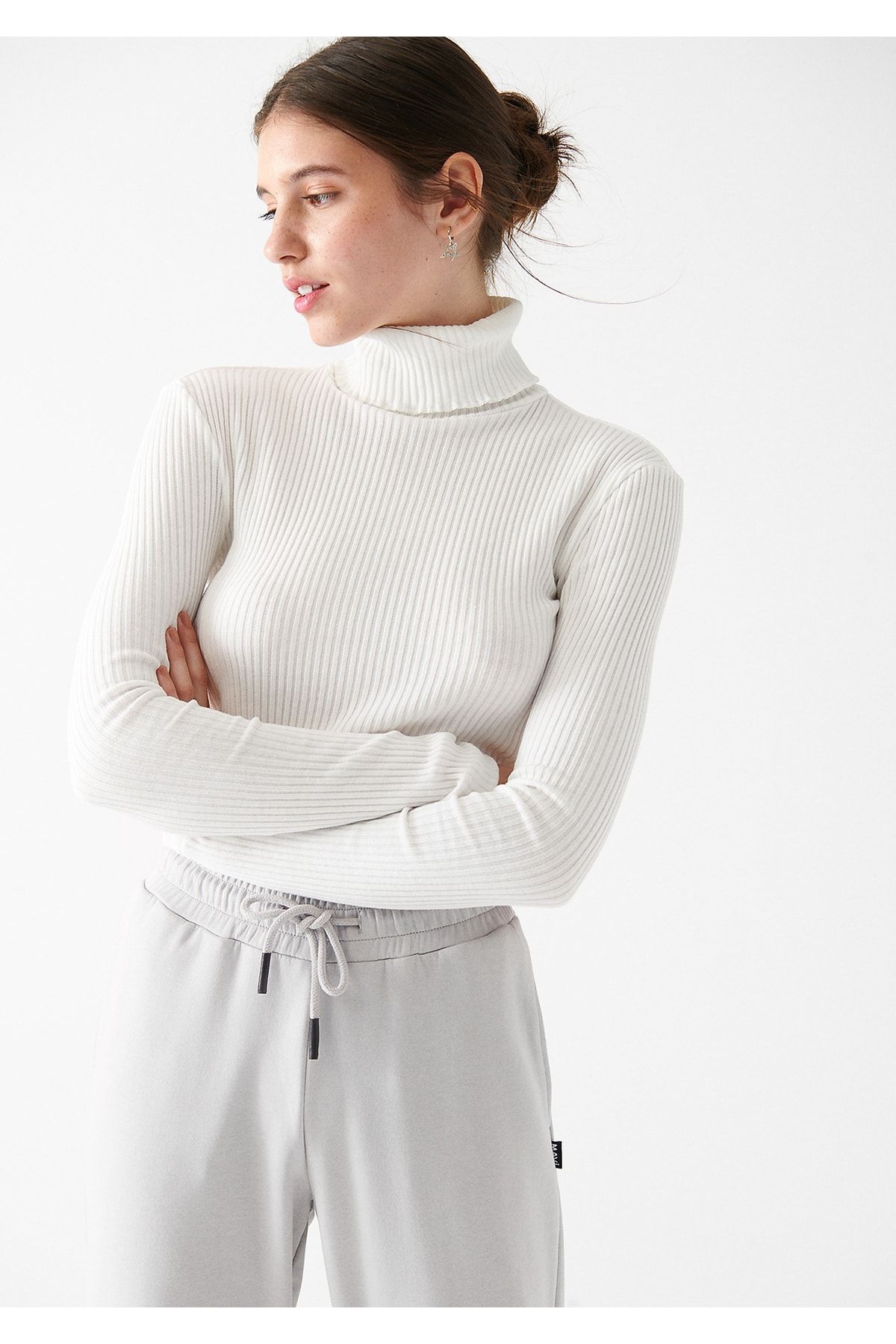 Women's fitted white turtleneck outlet