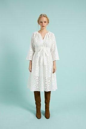 Kadın Beyaz Derin V Yaka Diz Altı Pamuk Beyaz Brode Elbise LF213204.250