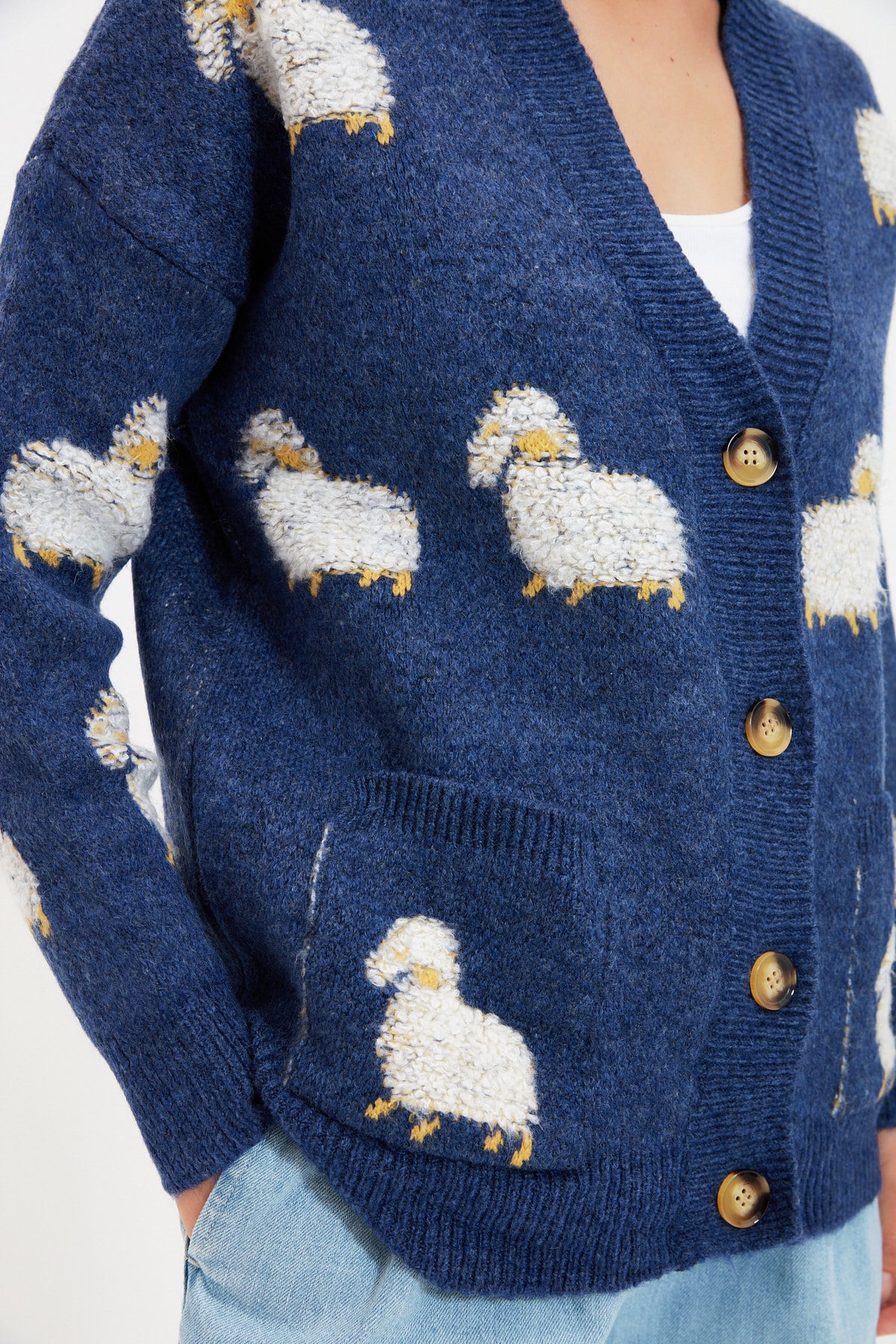 Trendyolmilla  Mavi Yumuşak Dokulu Kuzu Desenli Triko Hırka TWOAW21HI0476 - Görsel 4