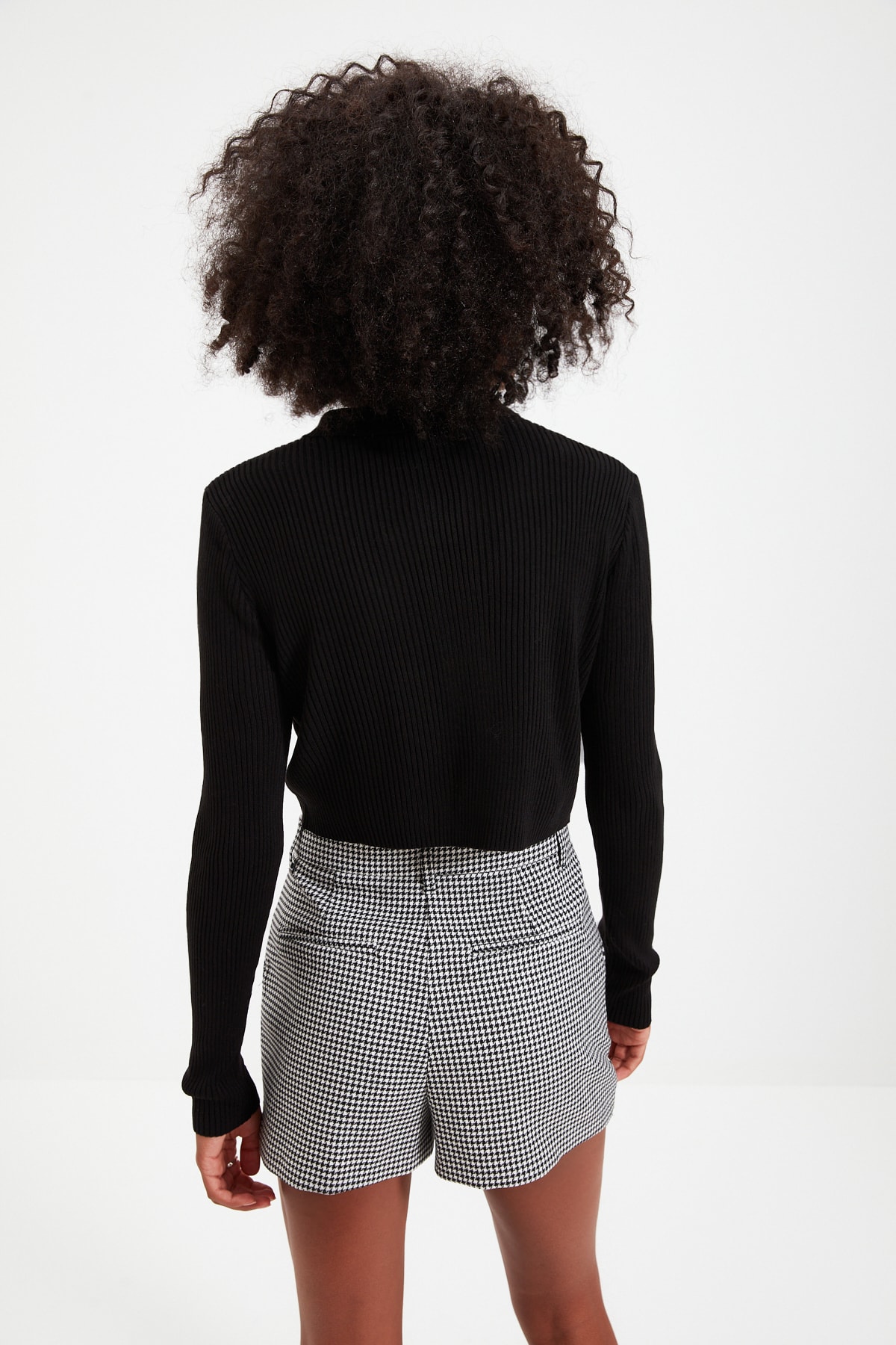 Trendyolmilla  Siyah Crop Fermuarlı Triko Hırka TWOAW21HI0154 - Görsel 4