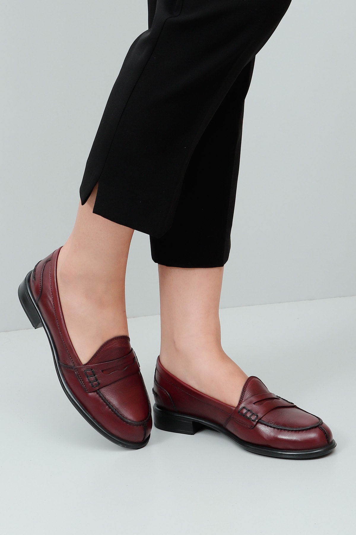 GÖNDERİ(R) Hakiki Deri Bordo Yuvarlak Burun Kısa Topuklu Loafer Kadın Günlük Ayakkabı 24138