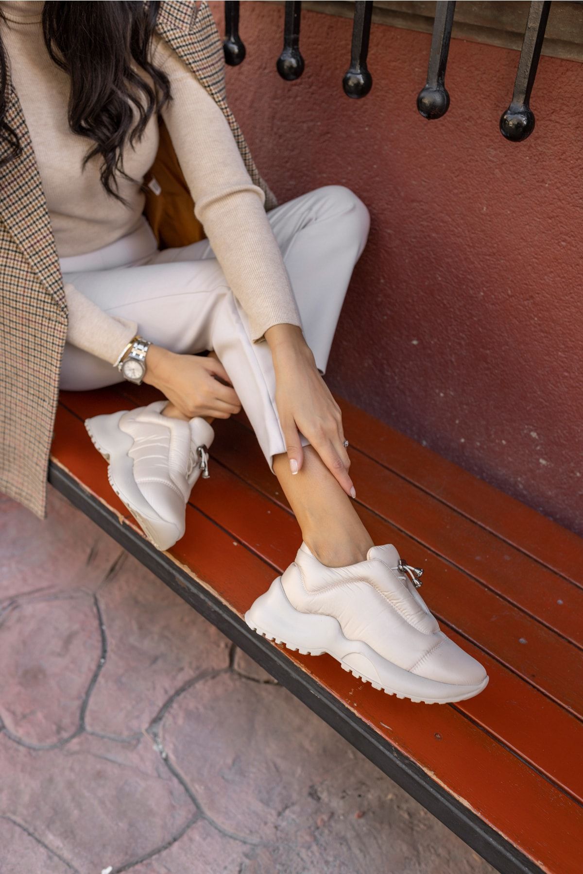 Therapy busta sneakers all white hotsell