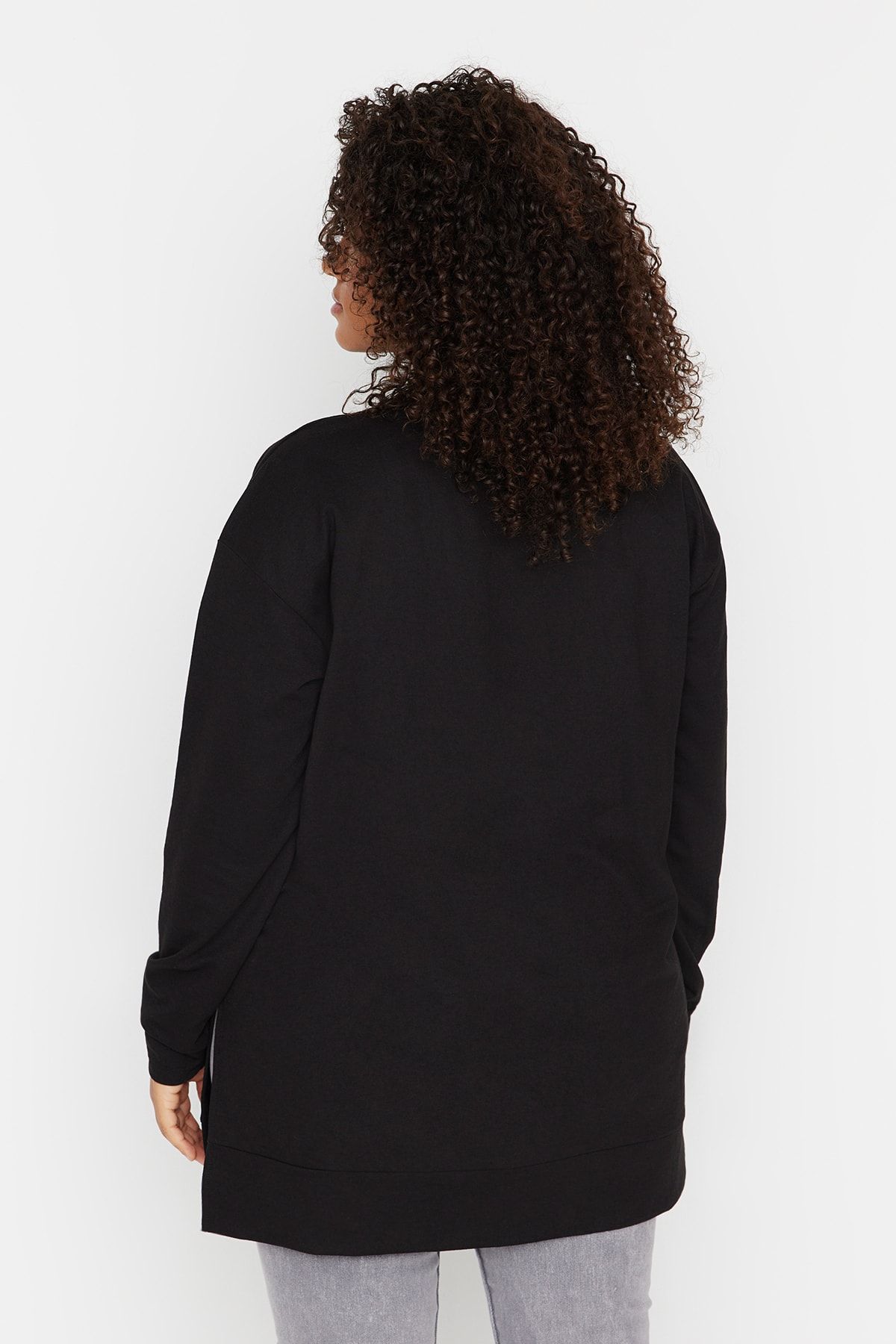 Trendyol Curve-Schwarzes, dünnes, detailliertes Strick-Sweatshirt mit Schlitz TBSSS22SW0173 5
