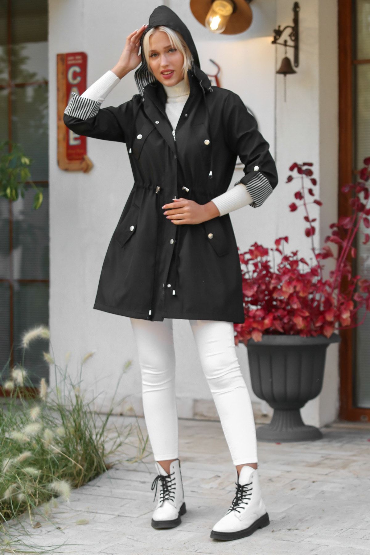 Chiccy Women s Black Hooded Long Sleeve Pocket Lined Gathered