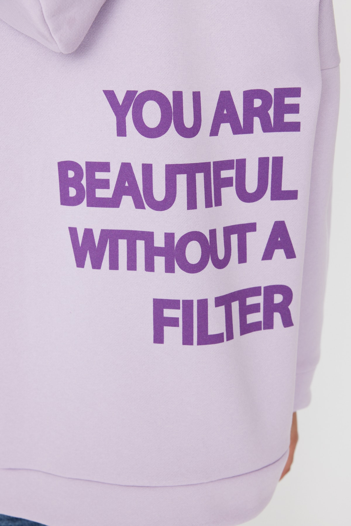 Trendyolmilla  Lila Kalın İçi Polarlı Sırt Baskılı Oversize/Geniş Kalıp Örme Sweatshirt TWOAW23SW00904 - Görsel 4