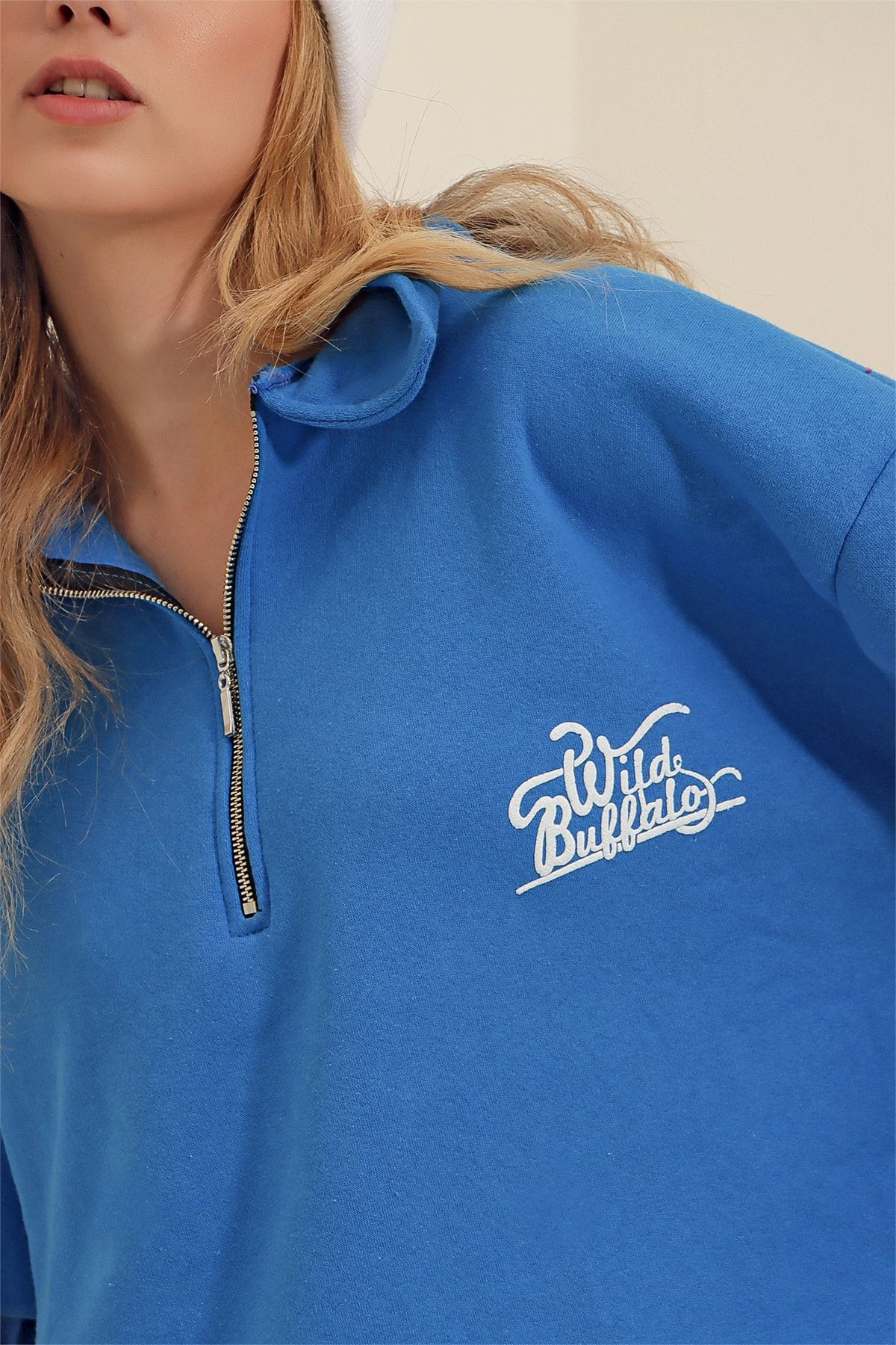 Trend Alaçatı Stili Sweatshirt Blau Oversized FN7561