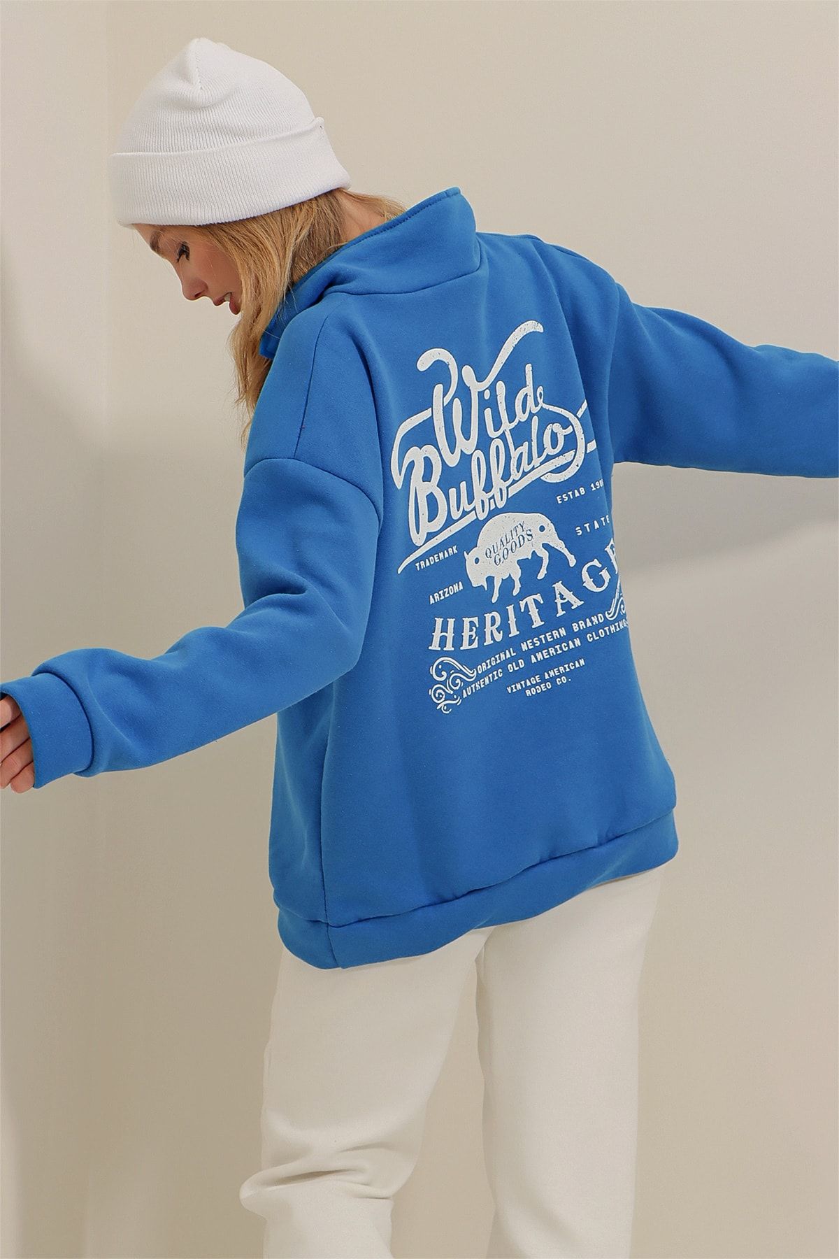 Trend Alaçatı Stili Sweatshirt Blau Oversized FN7561