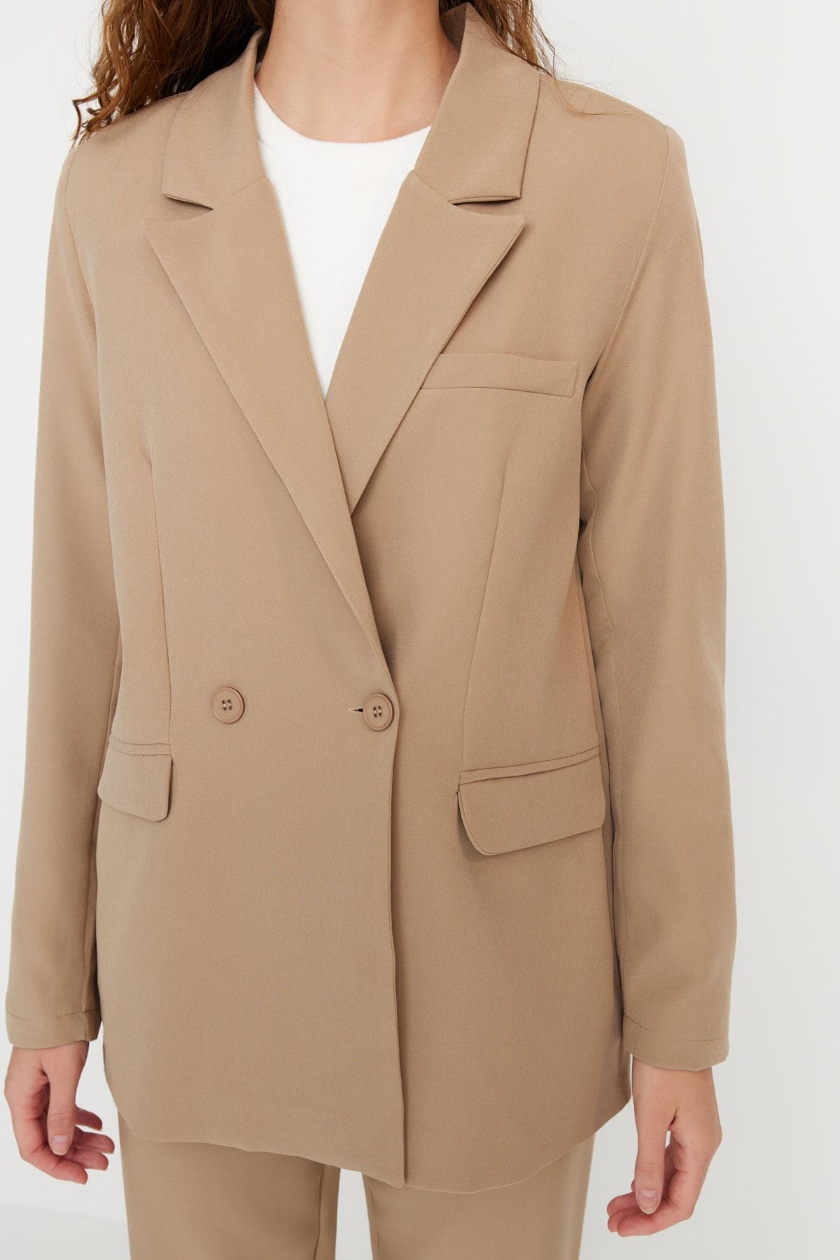 Trendyol Modest-Nerzfarbenes Blazer-Jacken-Hosen-Set aus gewebtem Oberteil und Unterteil TCTAW23US00132 4