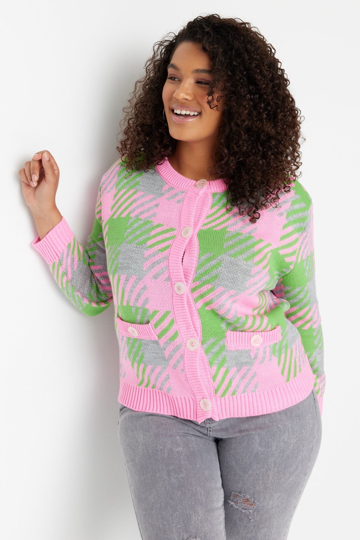 Trendyol Curve Große Größen in Strickjacke Mehrfarbig Relaxed Fit
